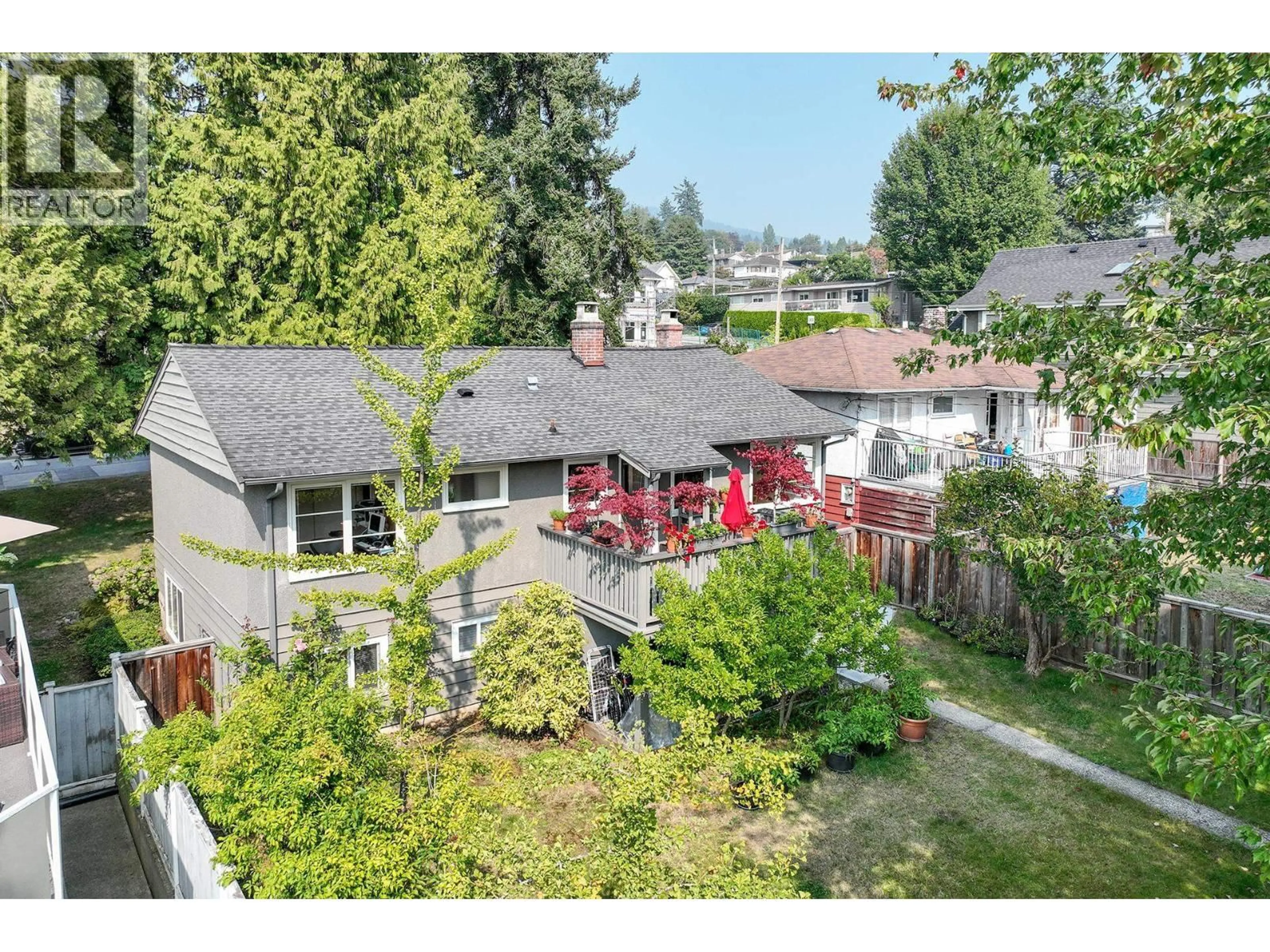 A pic from outside/outdoor area/front of a property/back of a property/a pic from drone, unknown for 415 26TH STREET, North Vancouver British Columbia V7N2G9