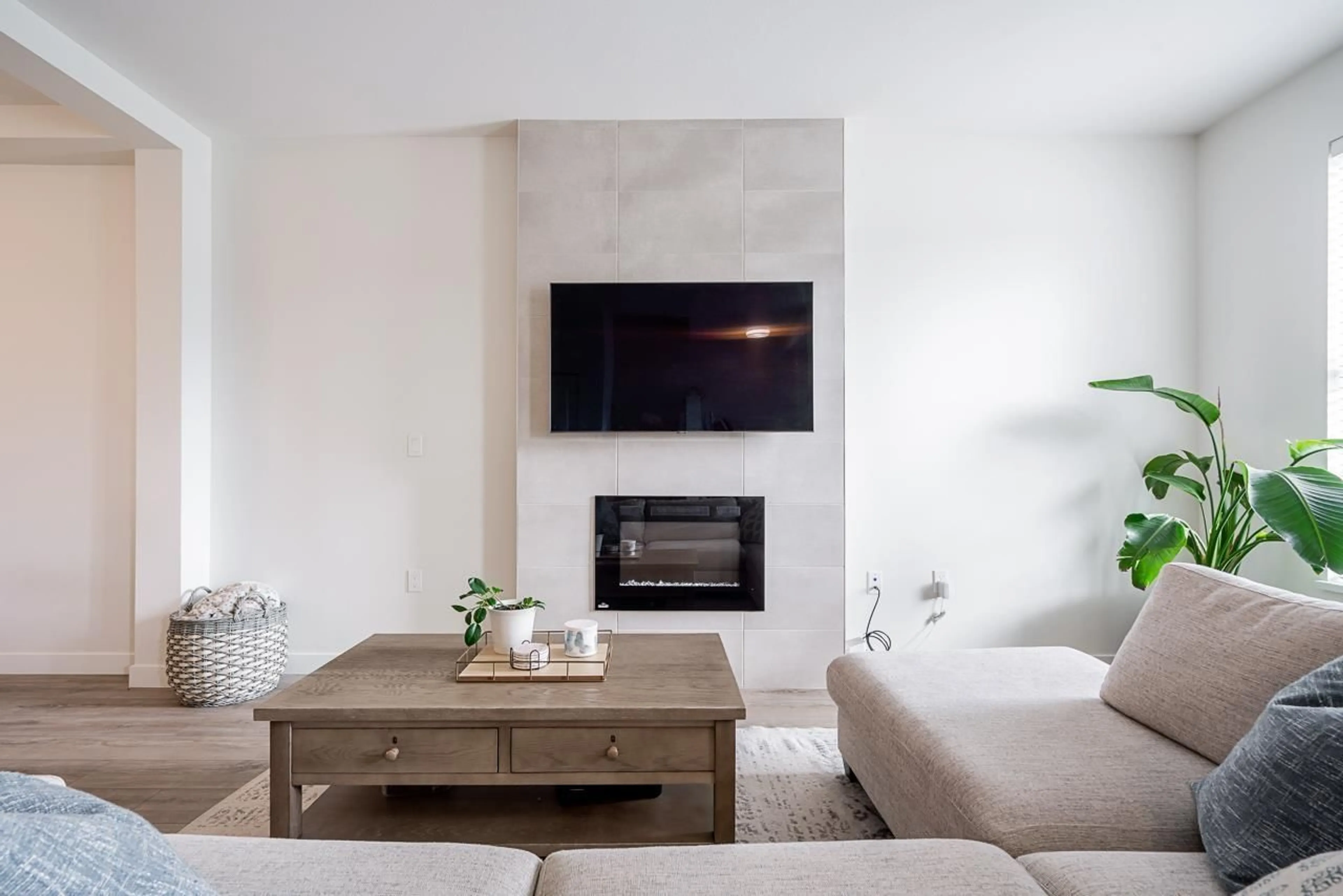 Living room with furniture, unknown for 20135 83 AVENUE, Langley British Columbia V2Y4L1