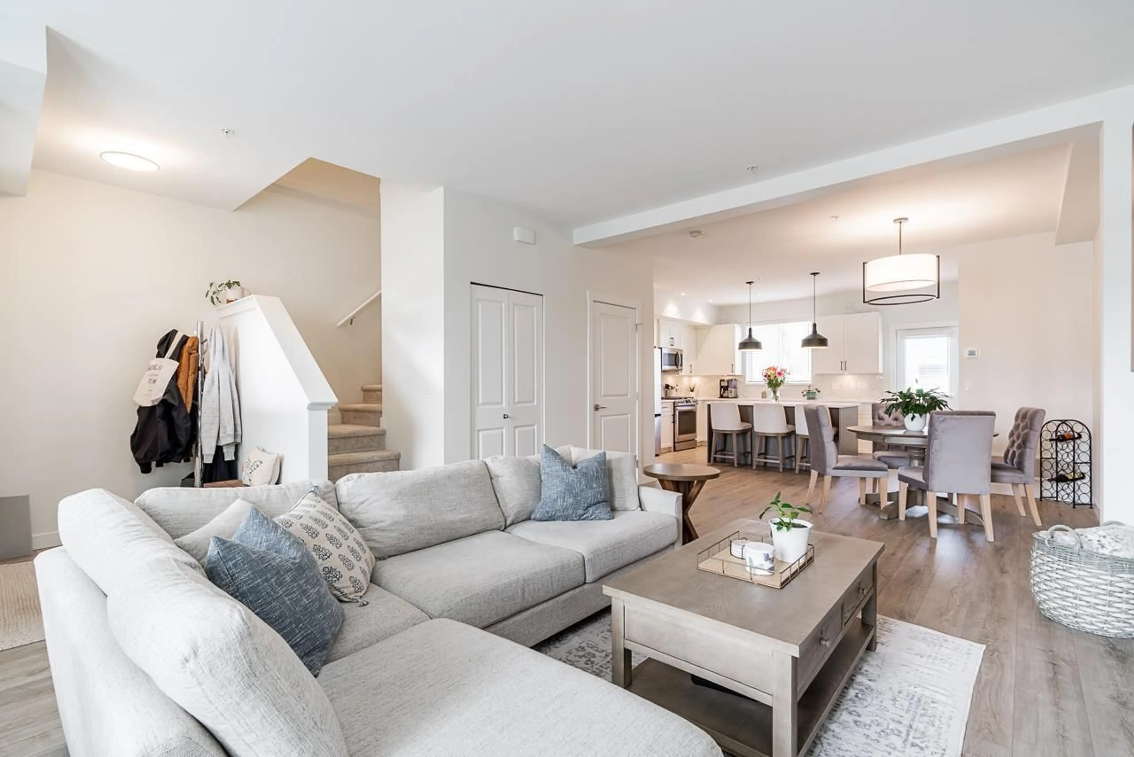 Living room with furniture, unknown for 20135 83 AVENUE, Langley British Columbia V2Y4L1