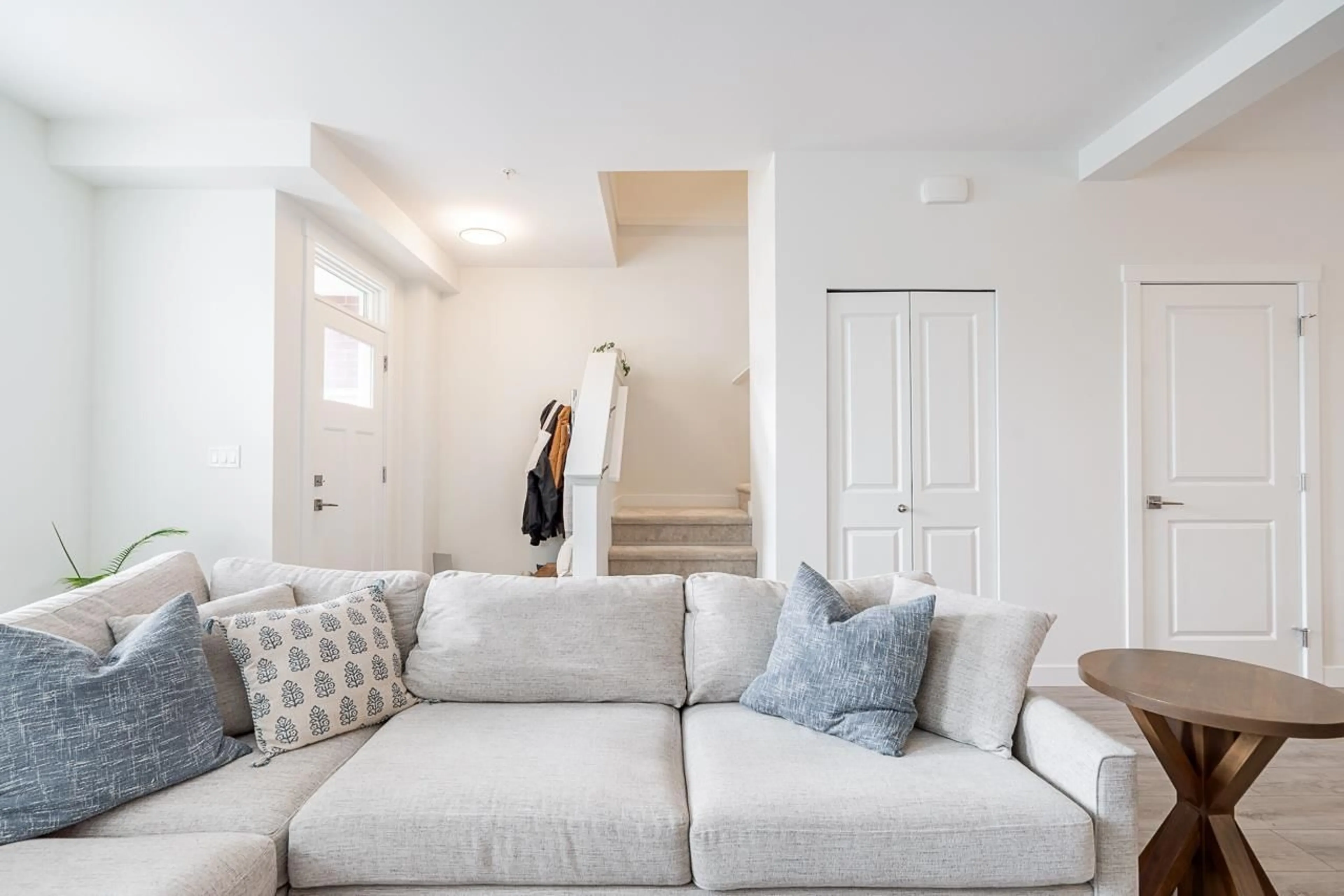 Living room with furniture, unknown for 20135 83 AVENUE, Langley British Columbia V2Y4L1