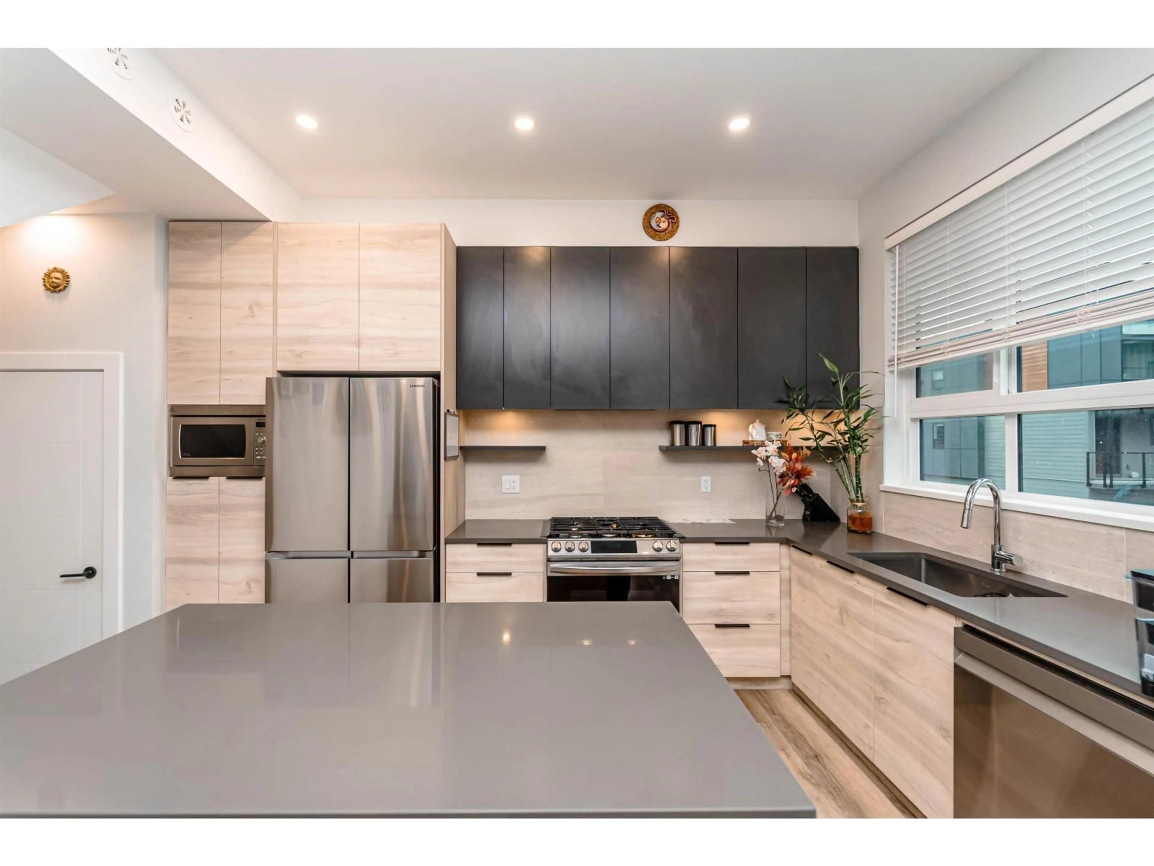 Contemporary kitchen, unknown for 108 - 30530 CARDINAL AVENUE, Abbotsford British Columbia N0N0N0