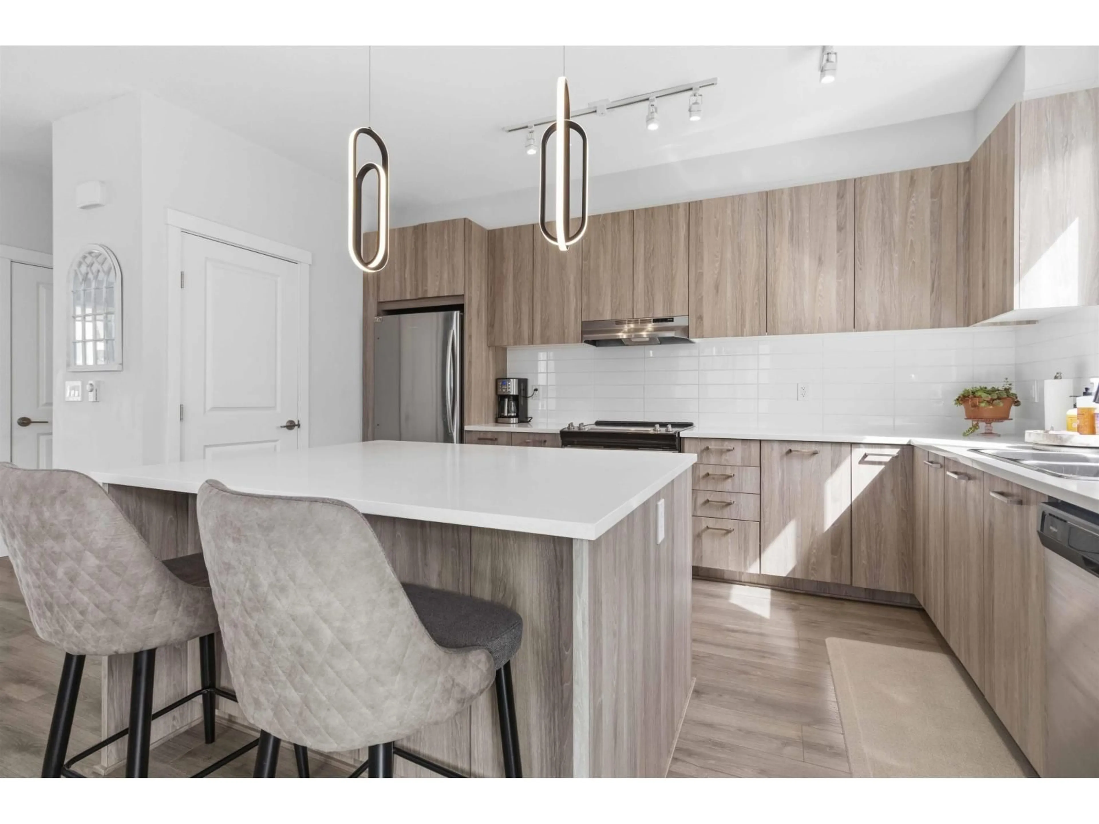 Open concept kitchen, wood/laminate floor for 116 - 8335 NELSON STREET, Mission British Columbia V4S0E4