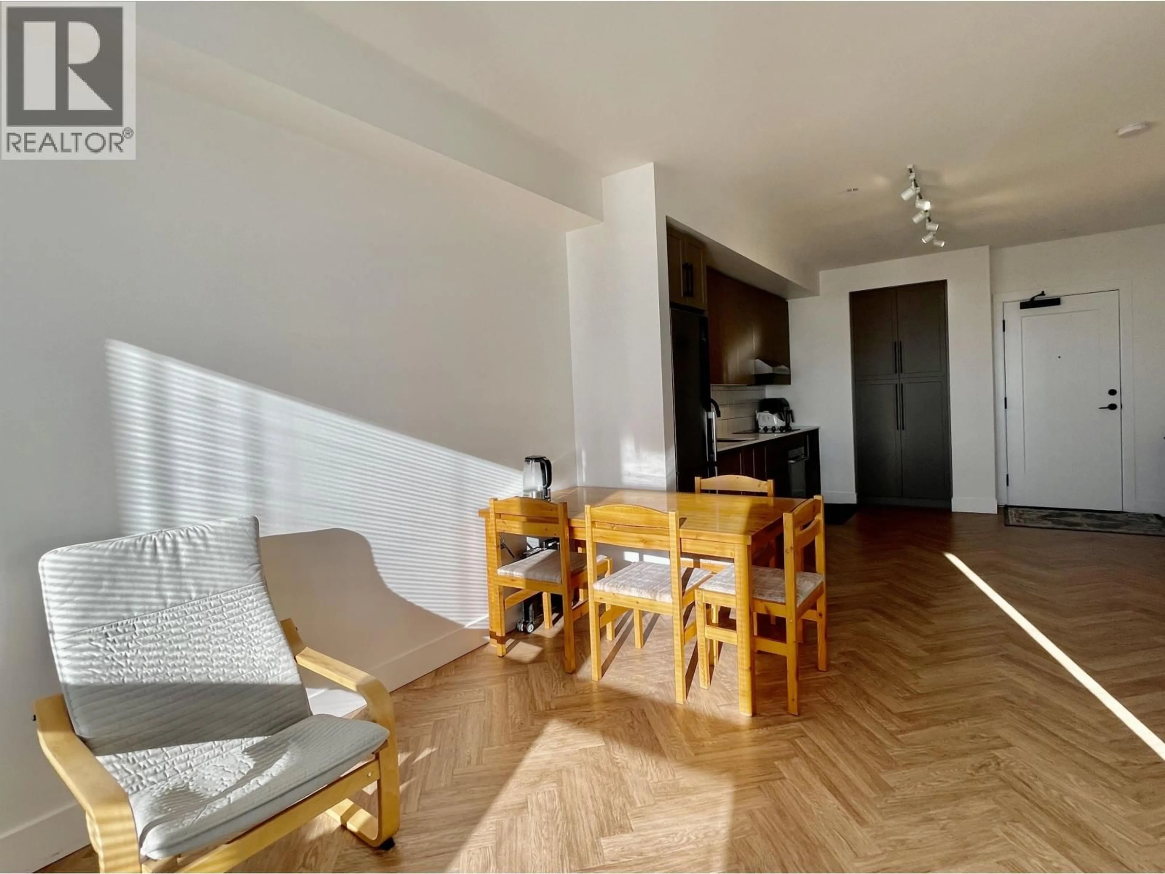 A pic of a room for 309 - 9228 SLOPES MEWS, Burnaby British Columbia V5A0E9