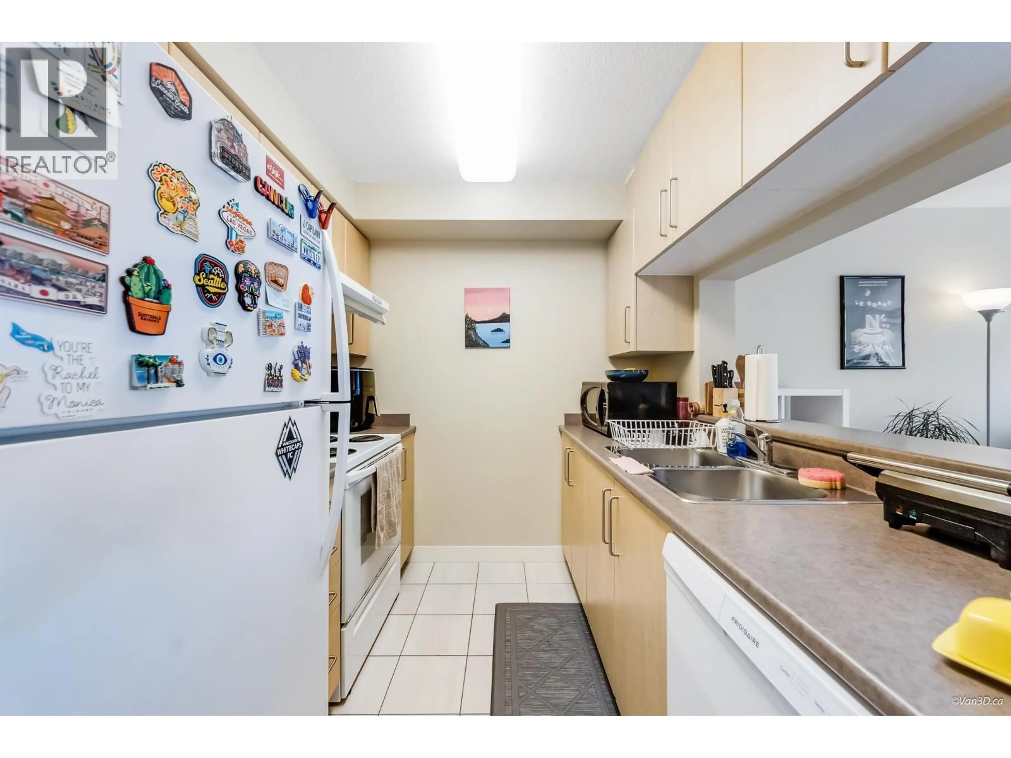 Standard kitchen, unknown for 301 - 5380 OBEN STREET, Vancouver British Columbia V5R6H7
