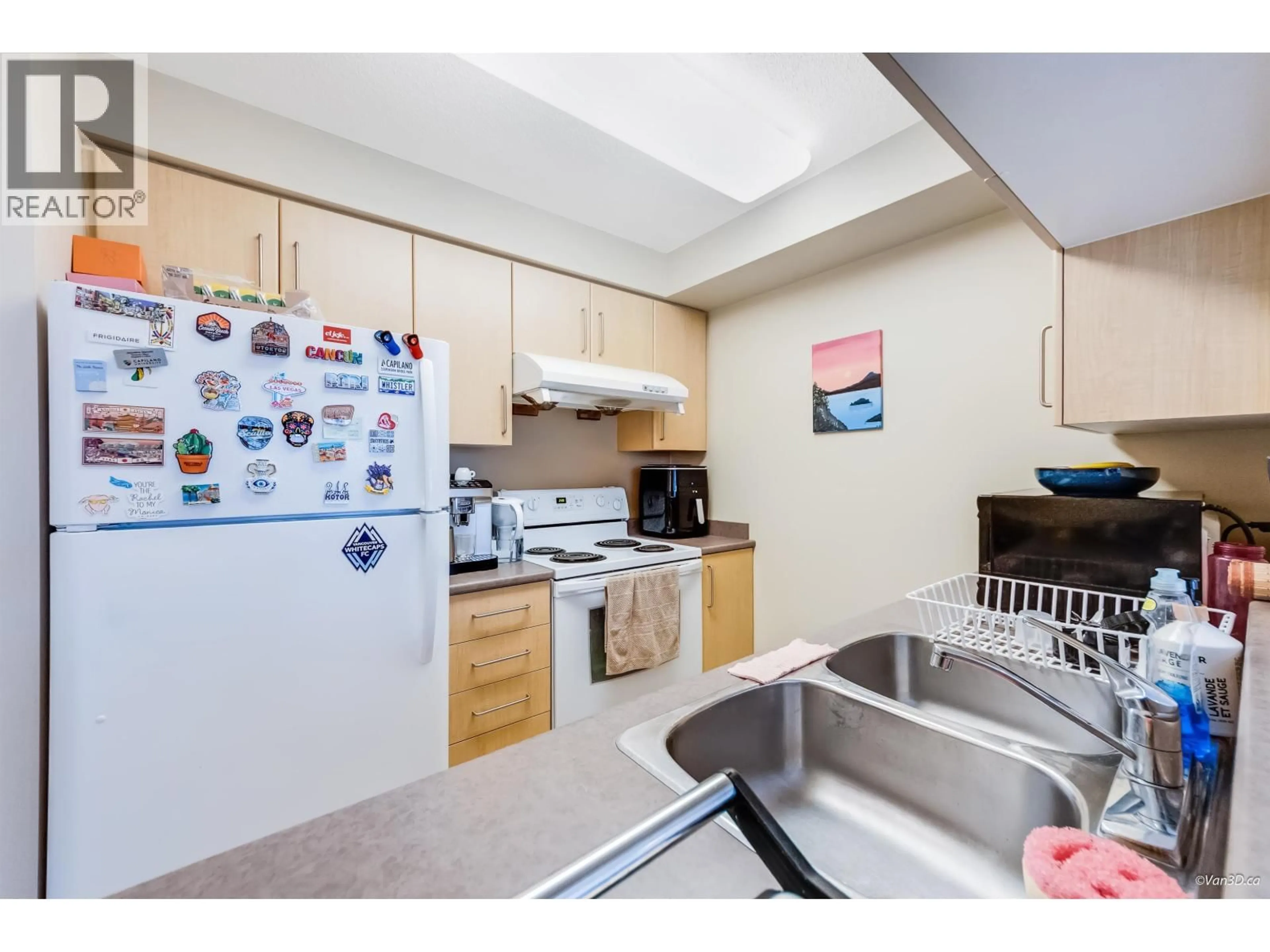 Standard kitchen, unknown for 301 - 5380 OBEN STREET, Vancouver British Columbia V5R6H7