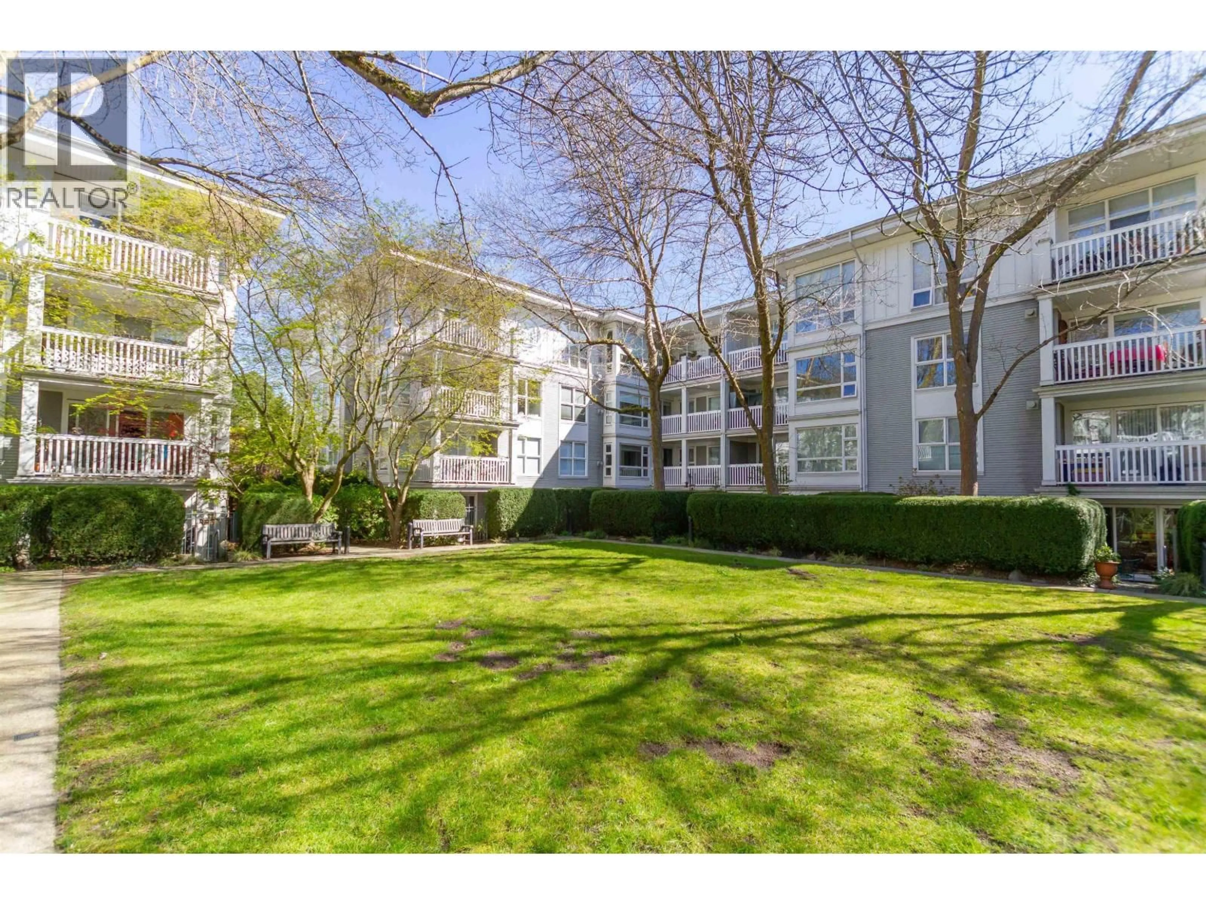 A pic from outside/outdoor area/front of a property/back of a property/a pic from drone, unknown for 204 - 1868 5TH AVENUE, Vancouver British Columbia V6J1P3