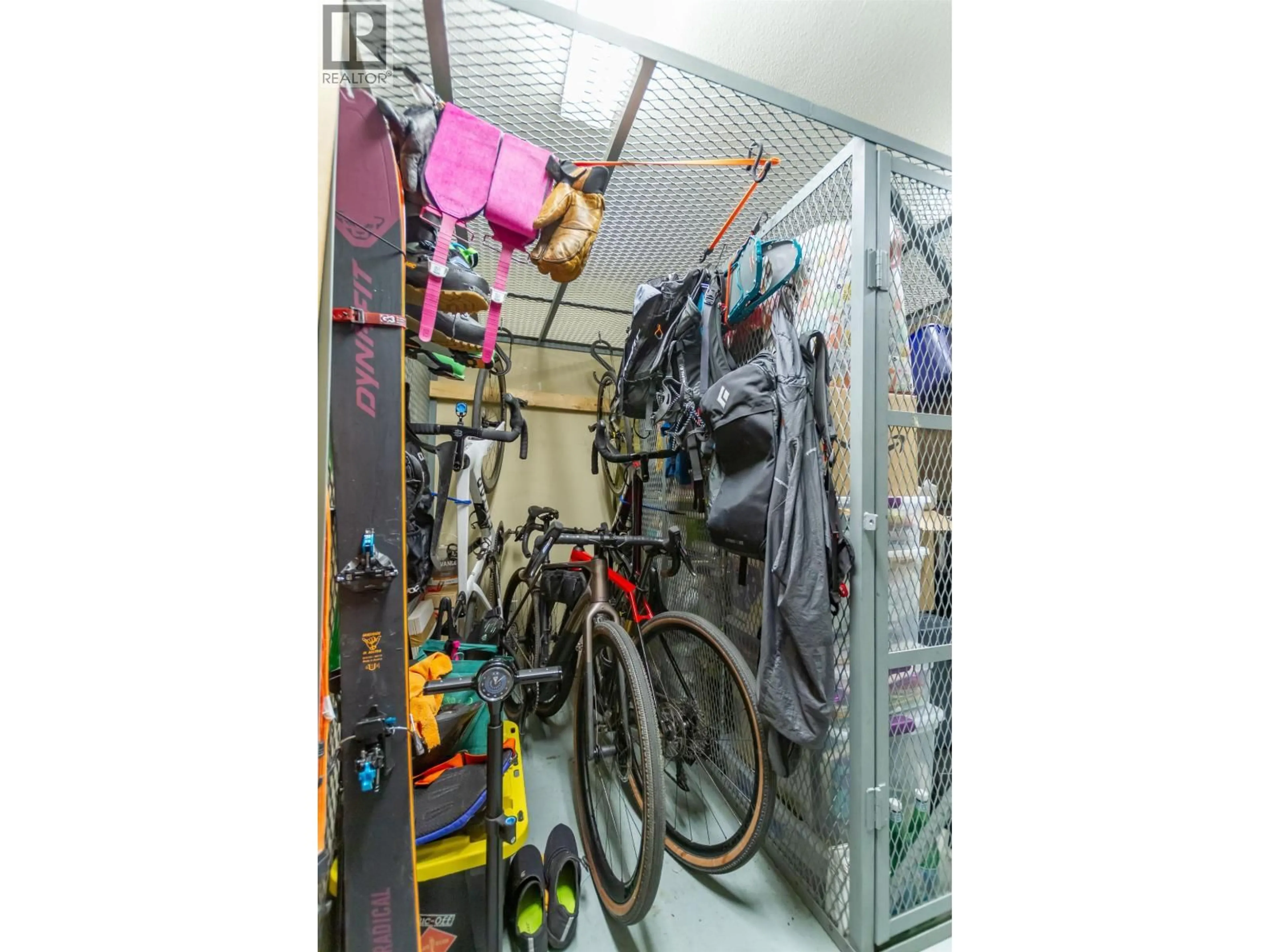 Indoor garage for 204 - 1868 5TH AVENUE, Vancouver British Columbia V6J1P3