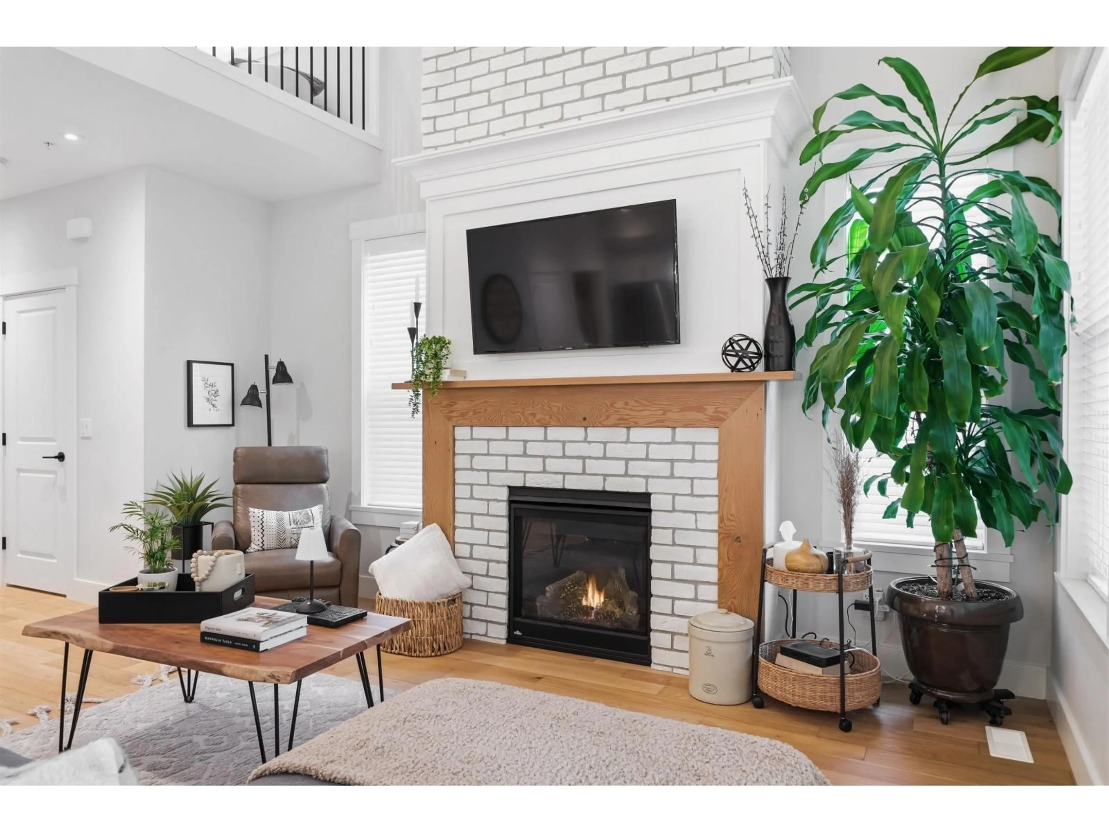 Living room with furniture, unknown for 8 - 21858 47B AVENUE, Langley British Columbia V3A8H1