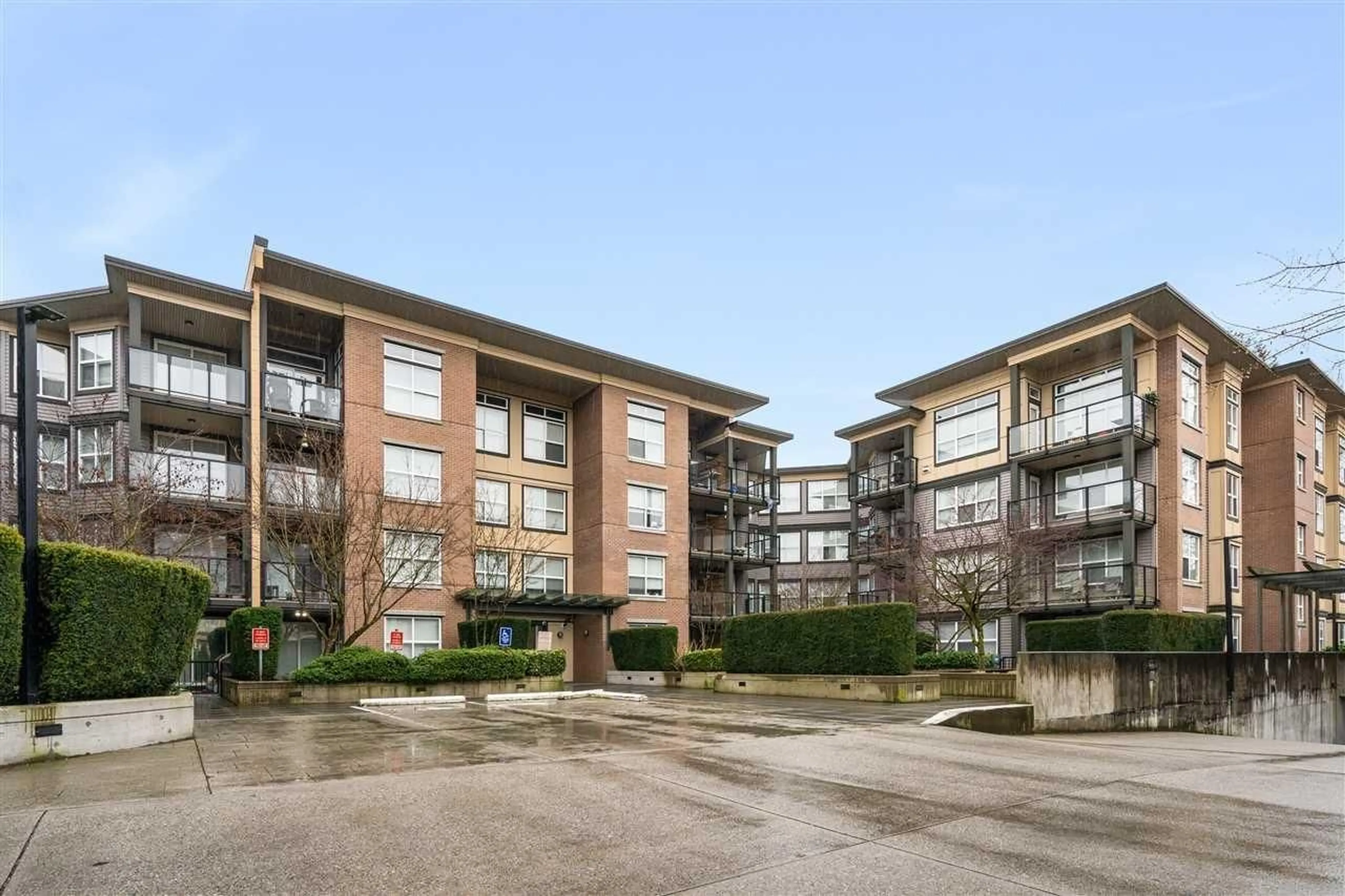 Patio, building for 205 - 10707 139 STREET, Surrey British Columbia V3T0B2