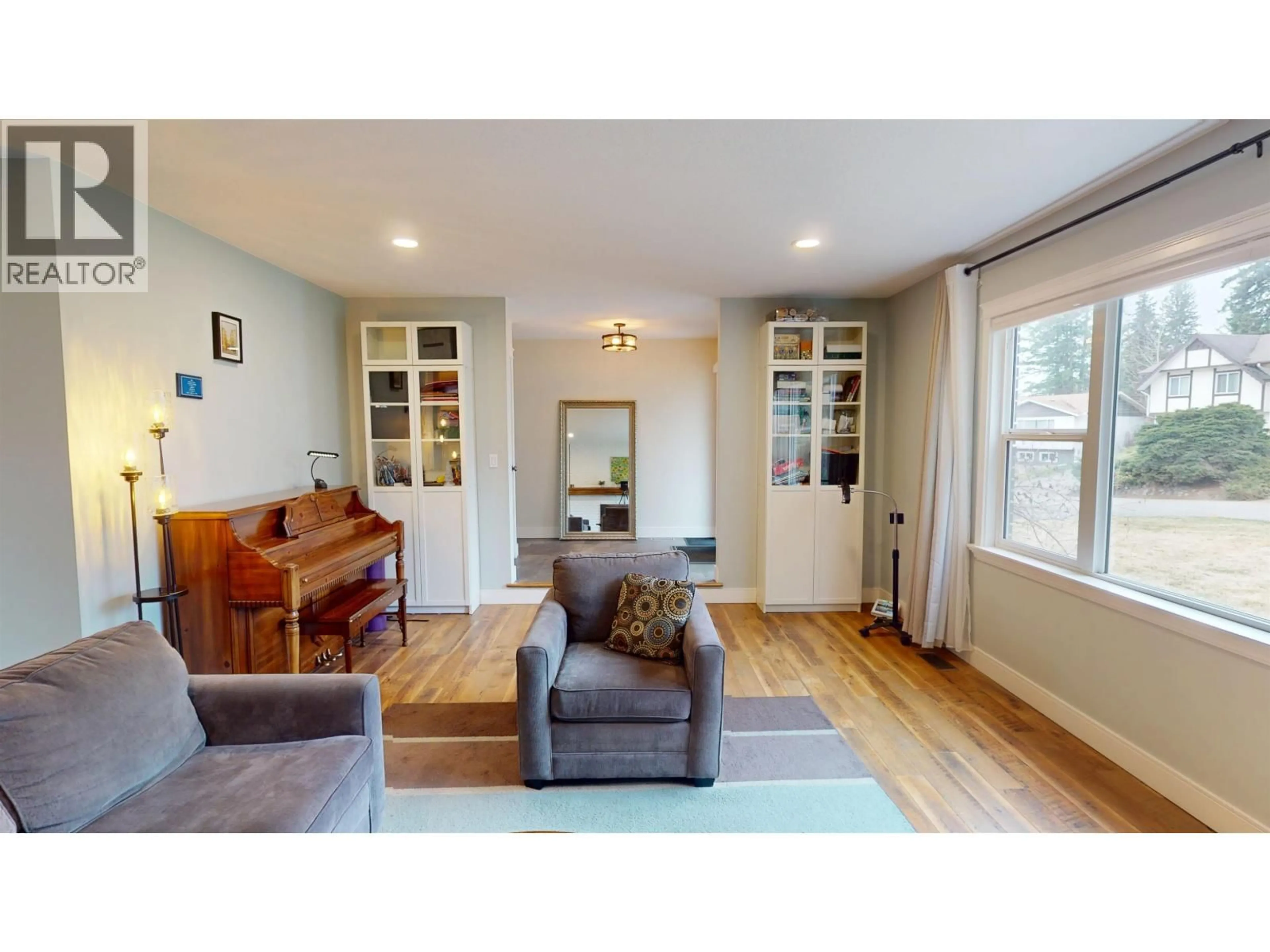 Living room with furniture, wood/laminate floor for 140 LEONARD STREET, Quesnel British Columbia V2J3E5