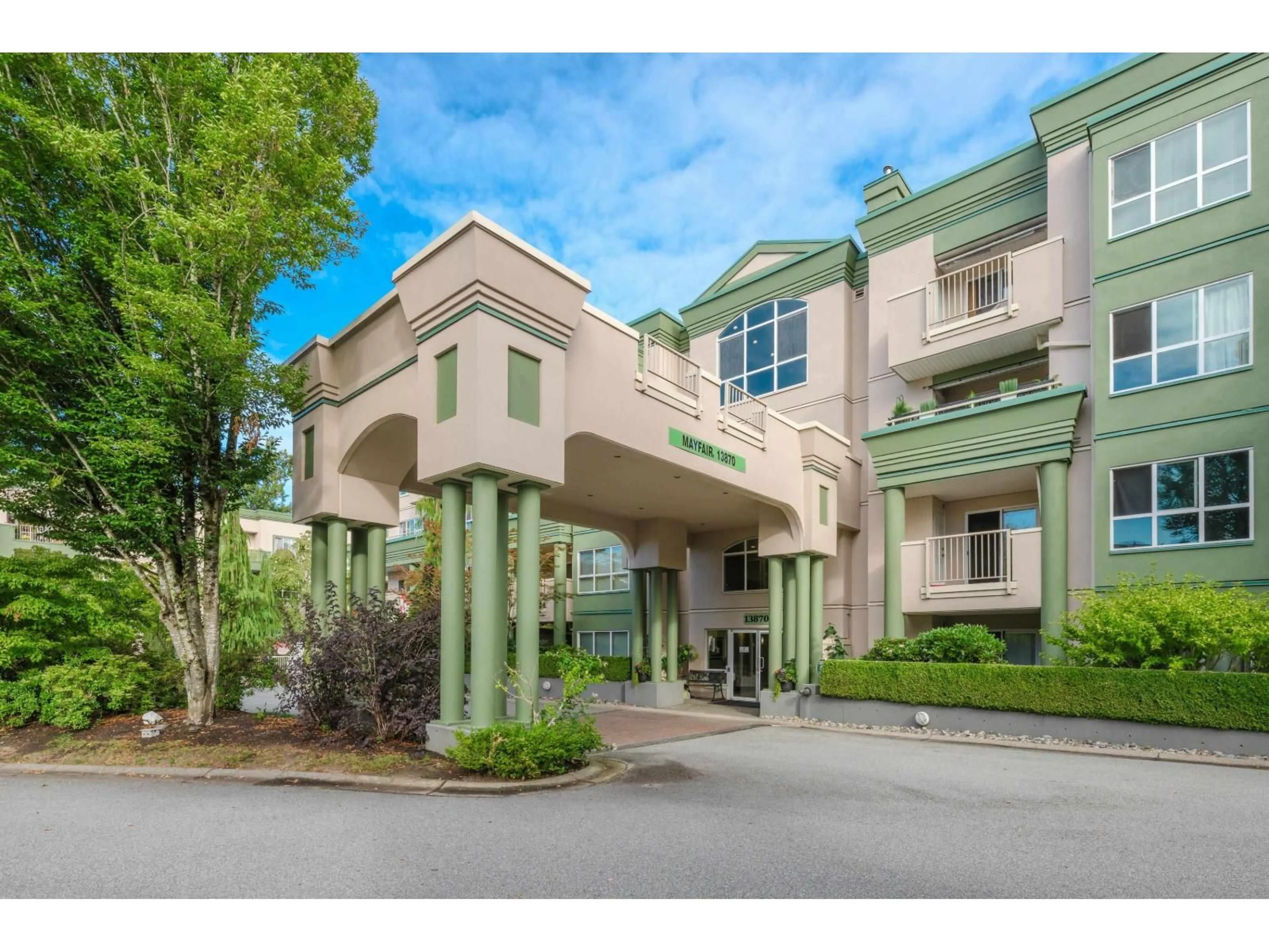 Indoor foyer for 303 - 13870 70 AVENUE, Surrey British Columbia V3W0R9