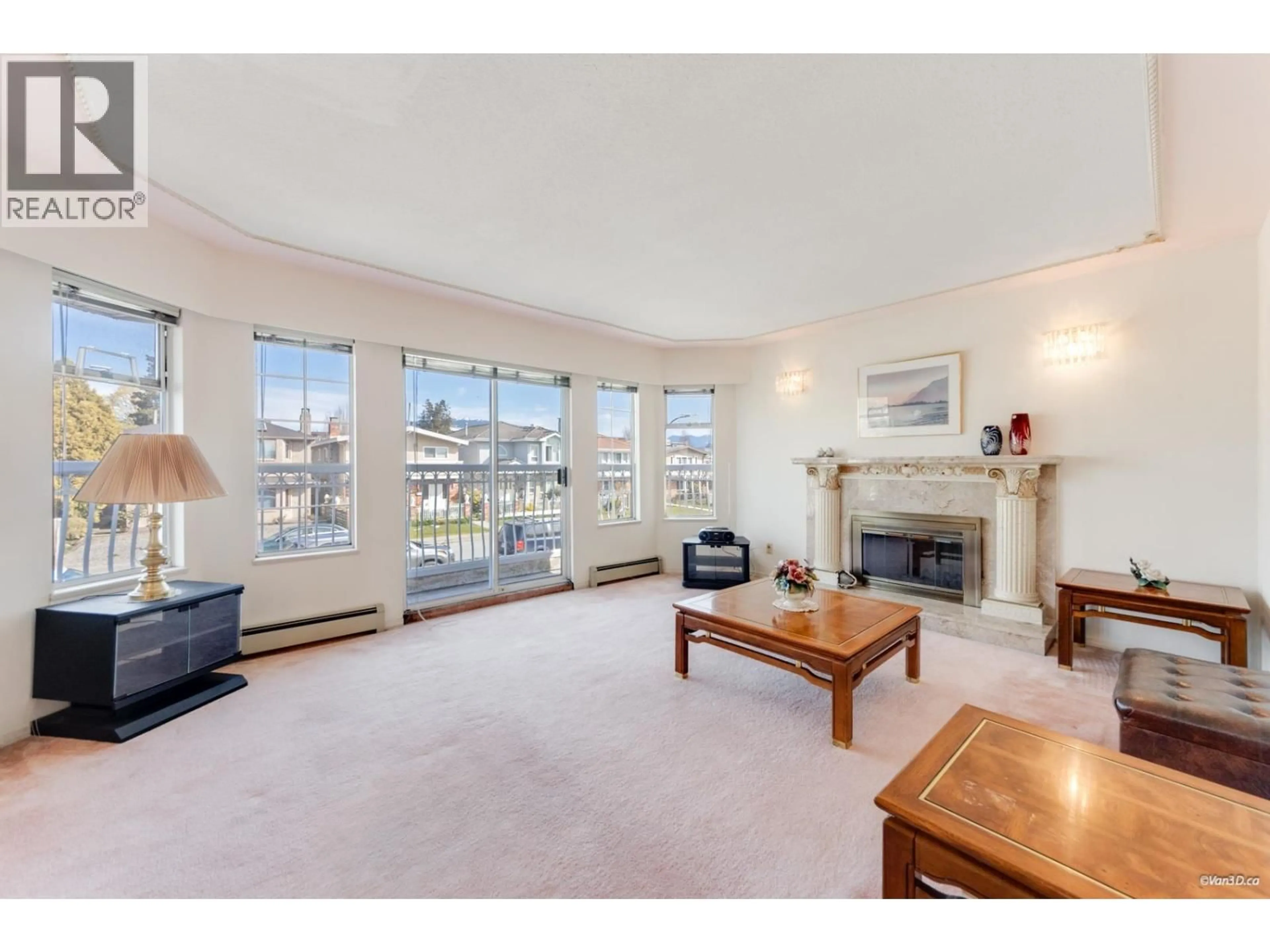 Living room with furniture, unknown for 4266 FRANCES STREET, Burnaby British Columbia V5C2R1