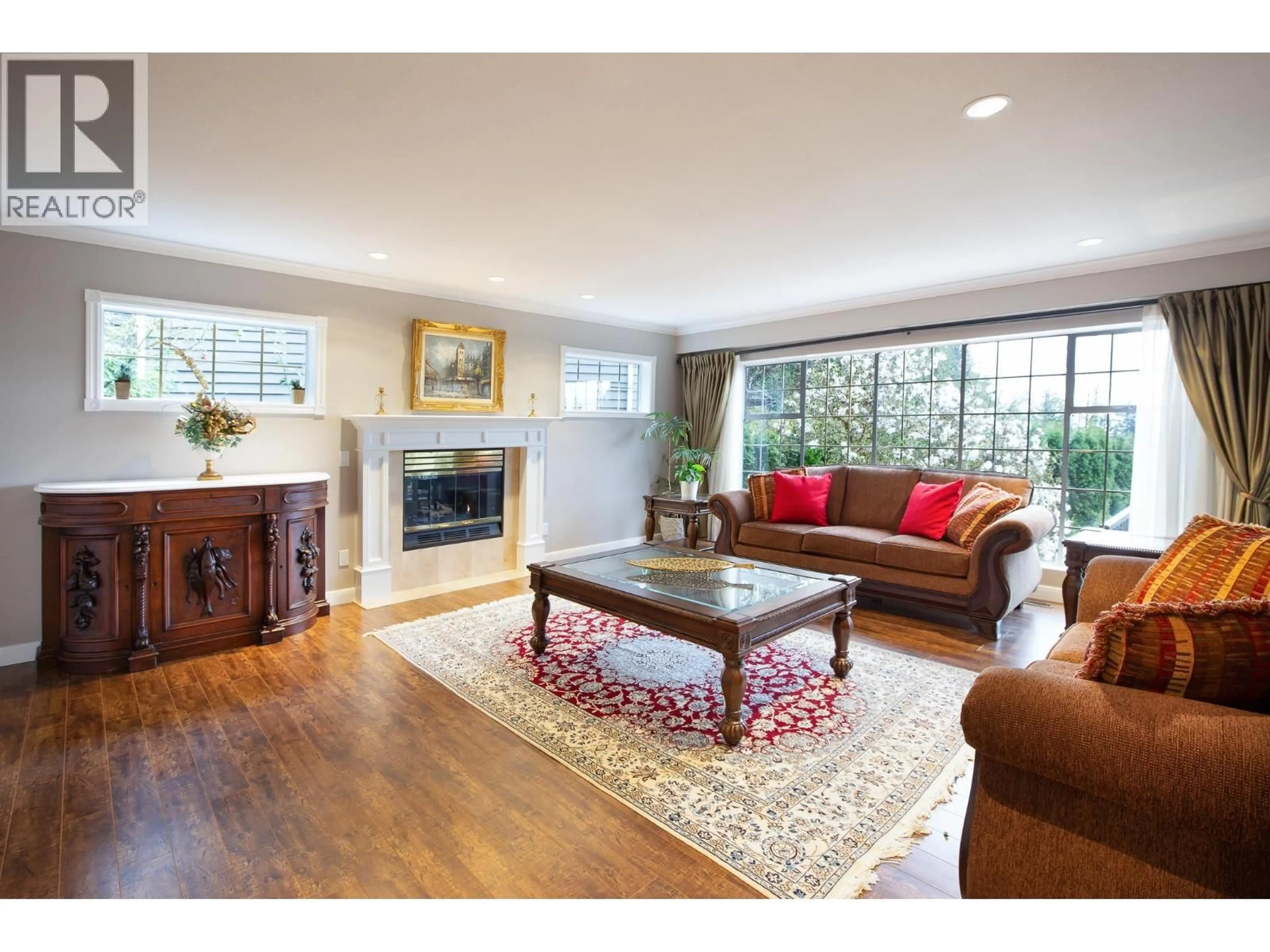 Living room with furniture, wood/laminate floor for 3973 BRAEMAR PLACE, North Vancouver British Columbia V7N4M8