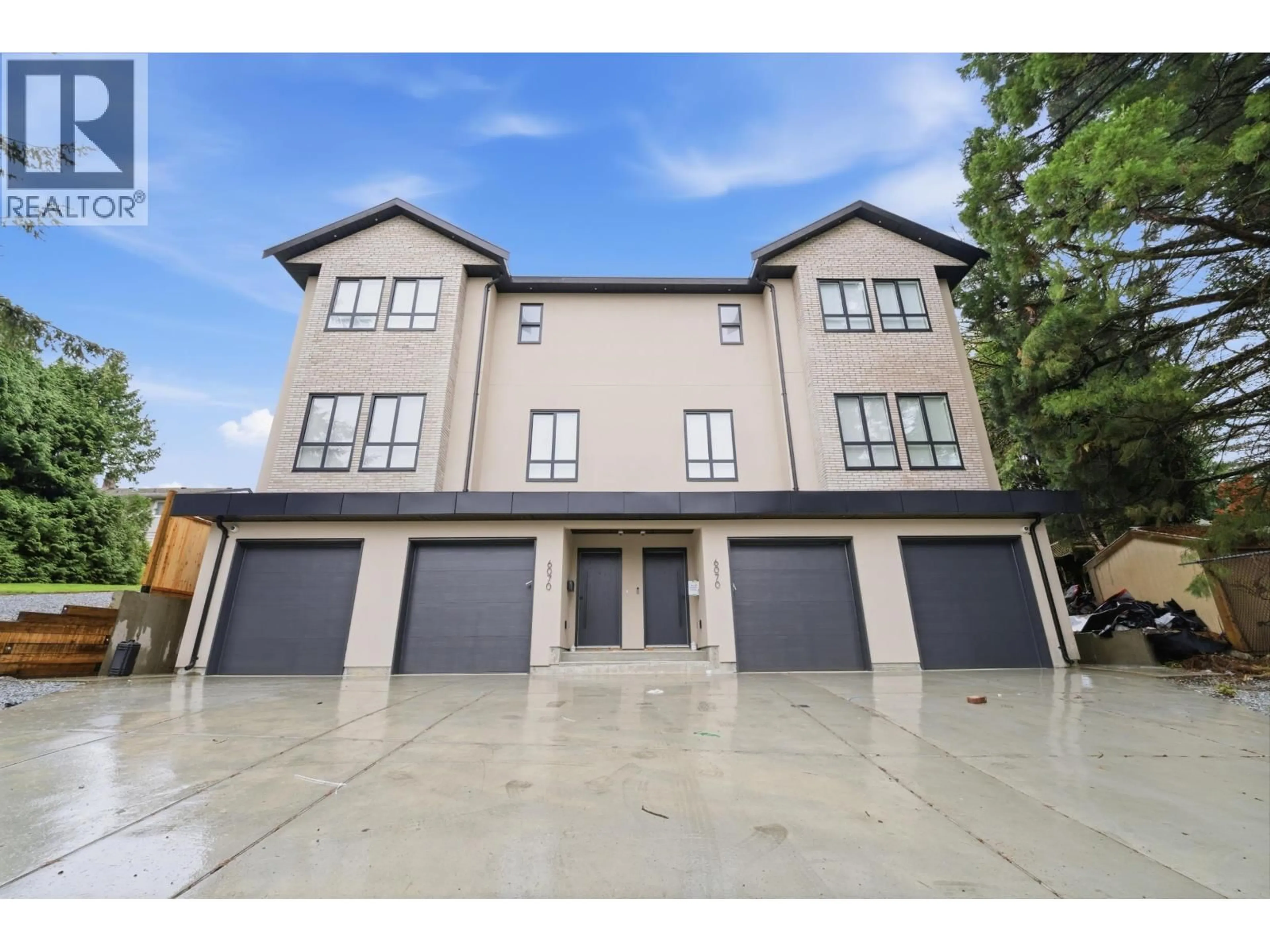 A pic from outside/outdoor area/front of a property/back of a property/a pic from drone, street for 4 - 6070 ELGIN AVENUE, Burnaby British Columbia V0V0V0