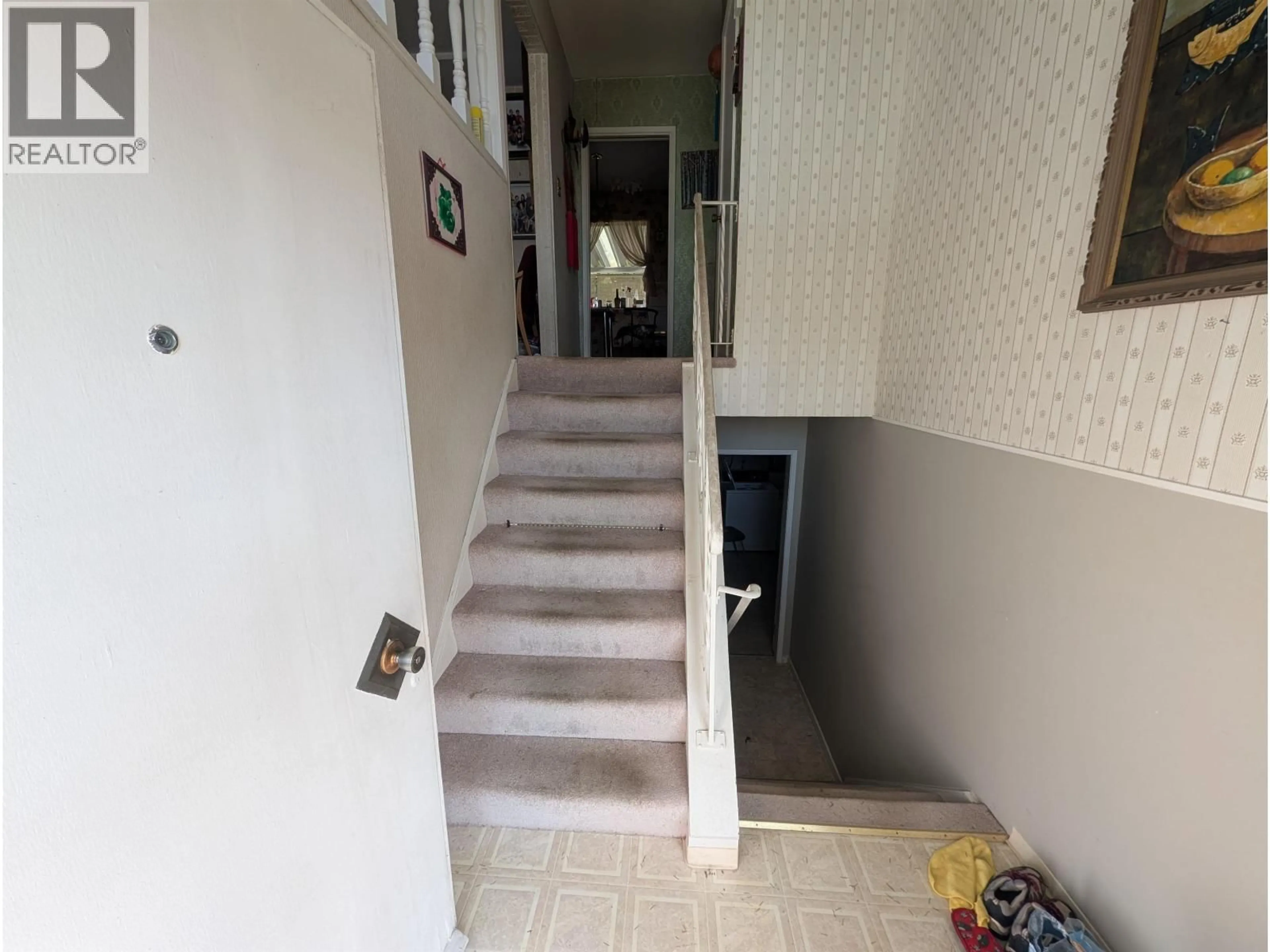 Indoor foyer for 1681 SMITH AVENUE, Coquitlam British Columbia V3J2Y4