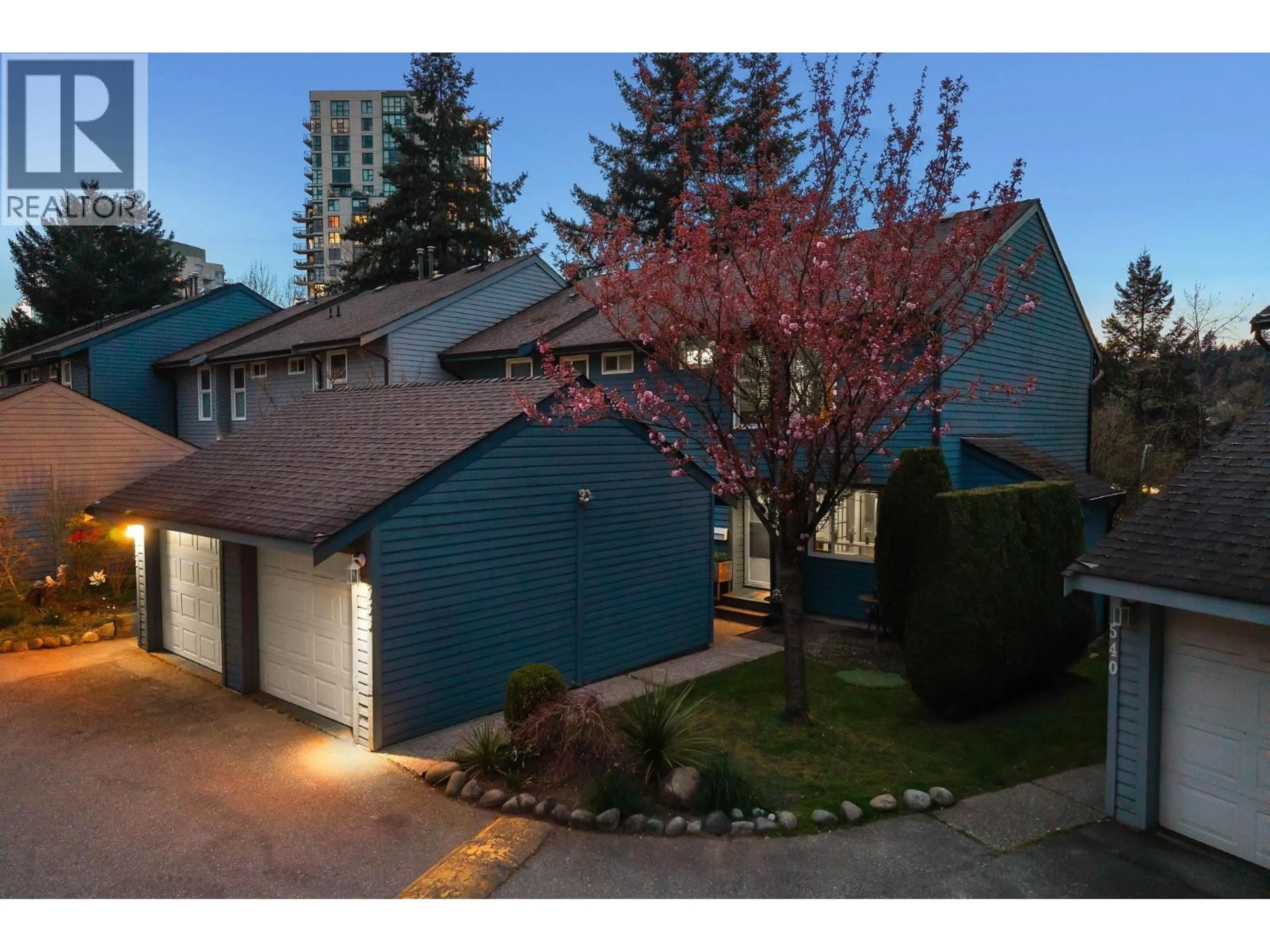 A pic from outside/outdoor area/front of a property/back of a property/a pic from drone, street for 536 LEHMAN PLACE, Port Moody British Columbia V3H3Z6