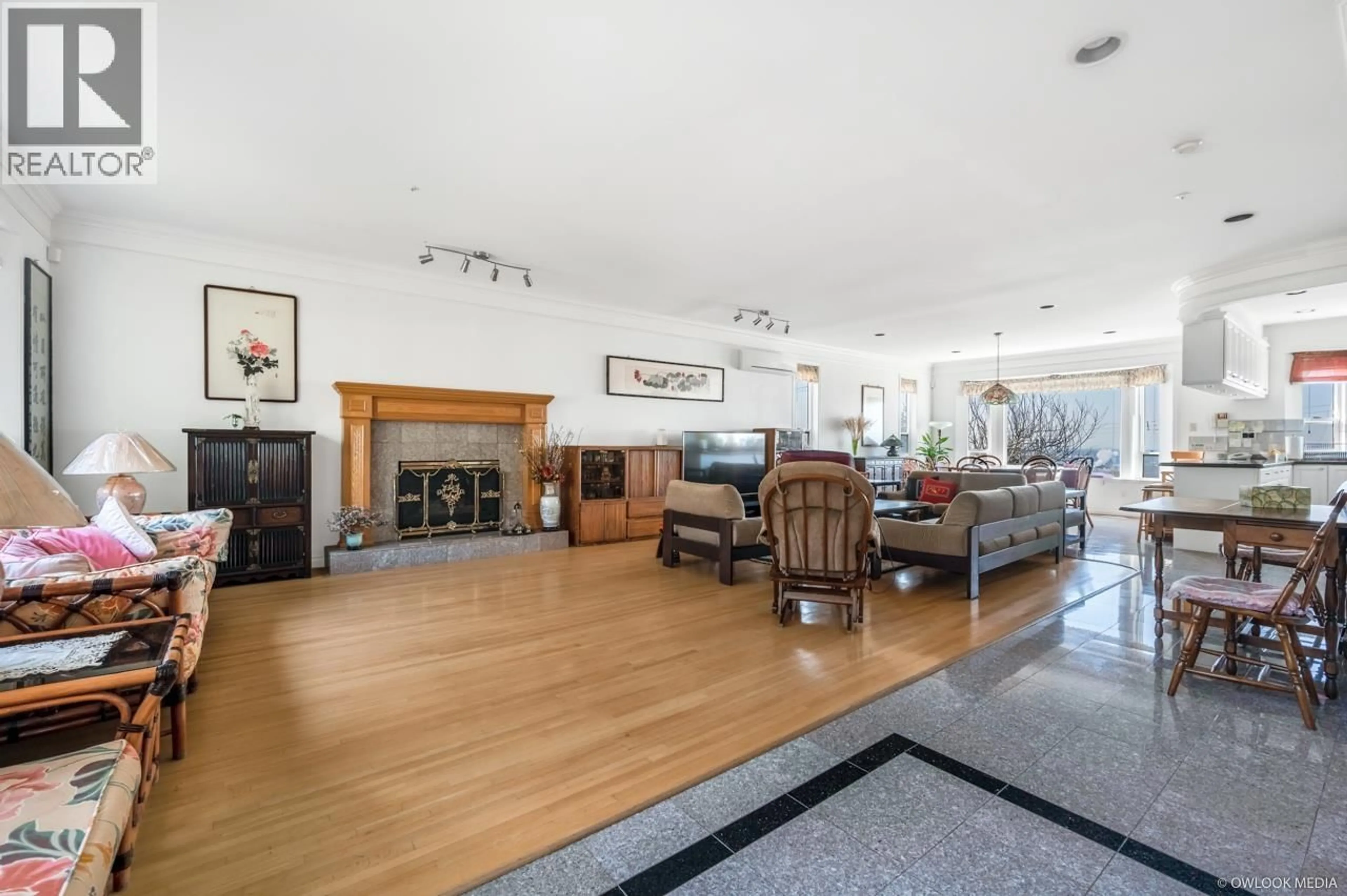 Lobby for 2154 BURQUITLAM DRIVE, Vancouver British Columbia V5P2P1