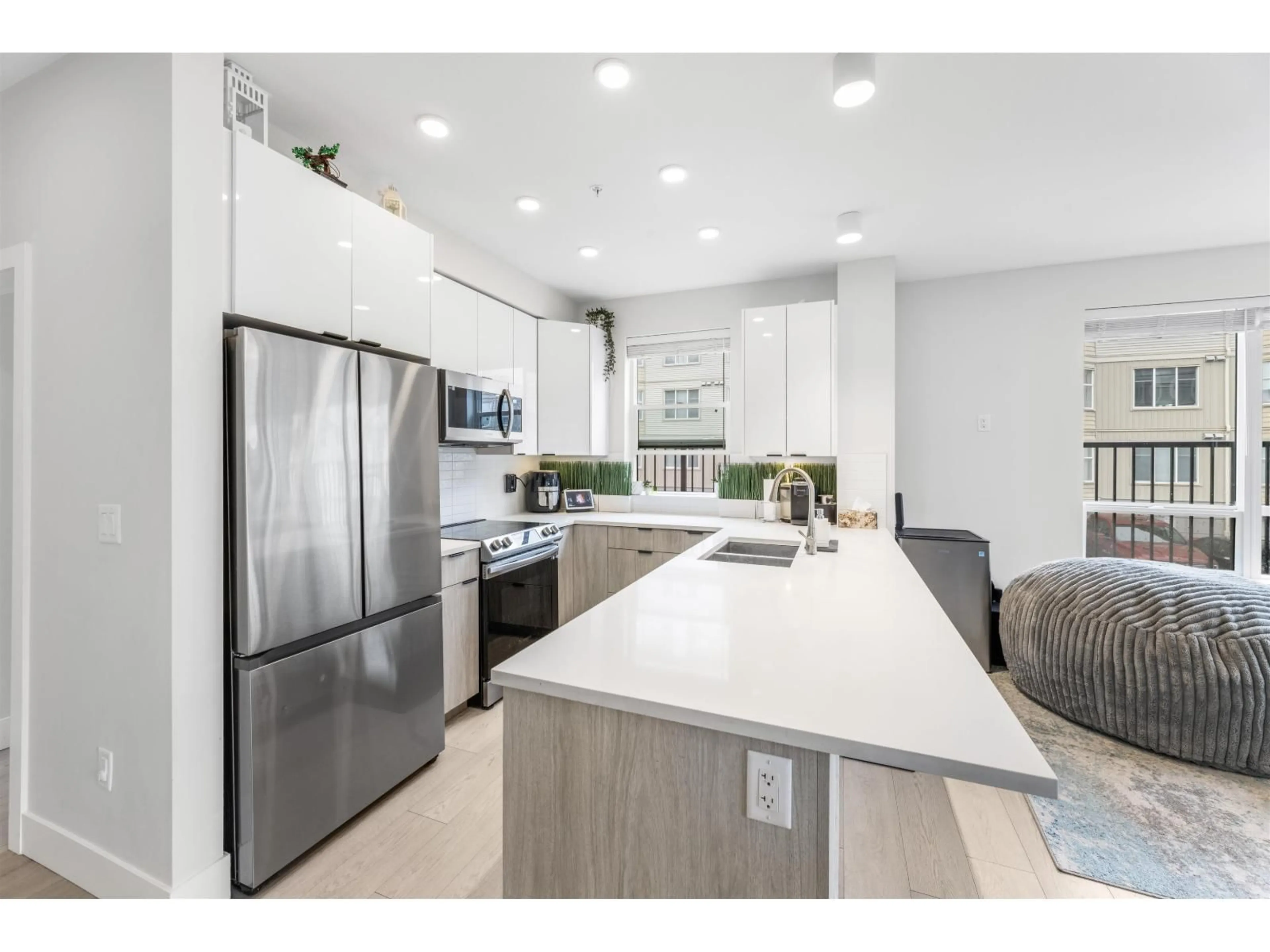 Open concept kitchen, ceramic/tile floor for 103 - 19825 54 AVENUE, Langley British Columbia V3A0P6