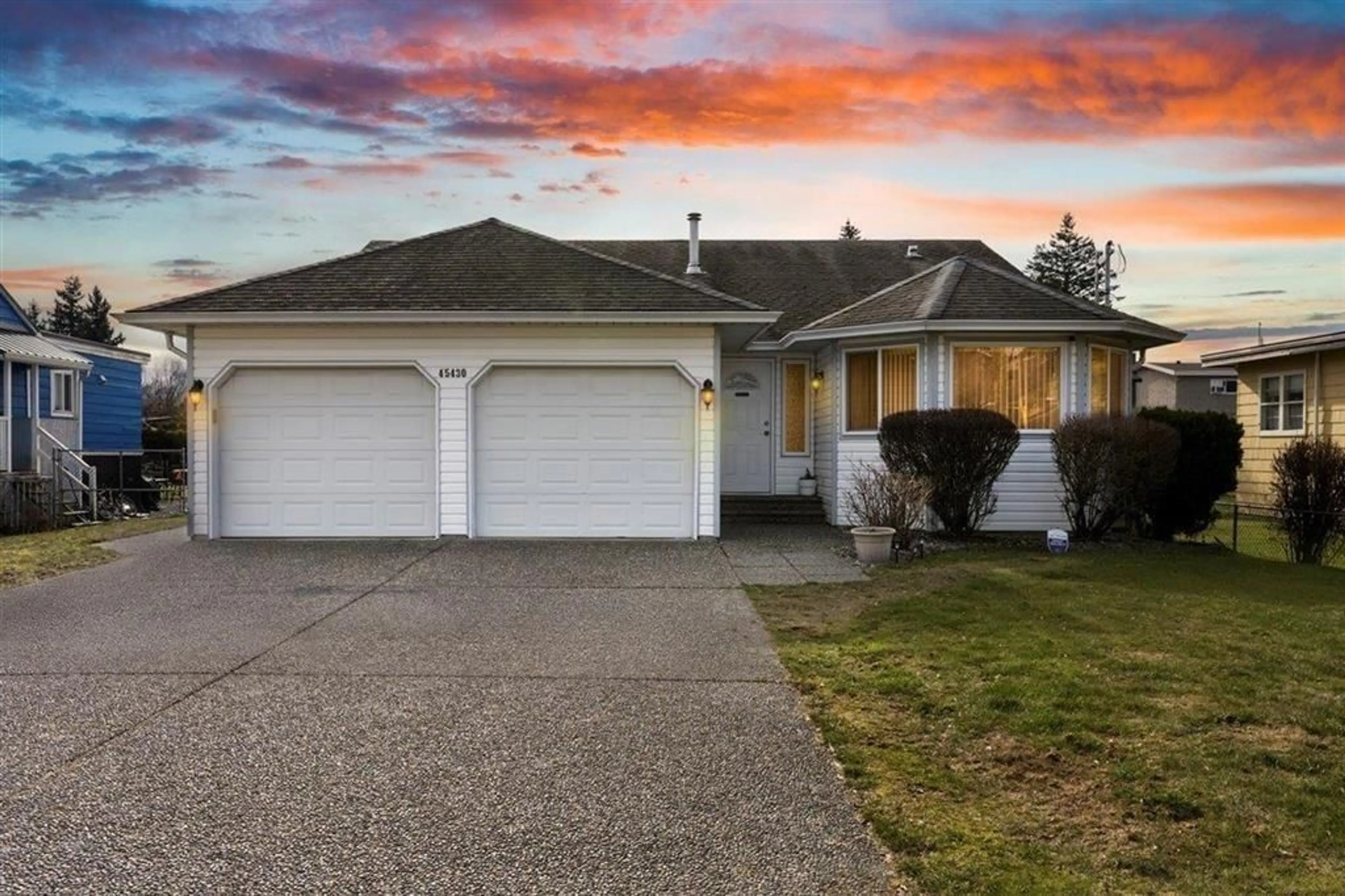 Home with vinyl exterior material, street for 45430 BERNARD AVENUE, Chilliwack British Columbia V2P1H4