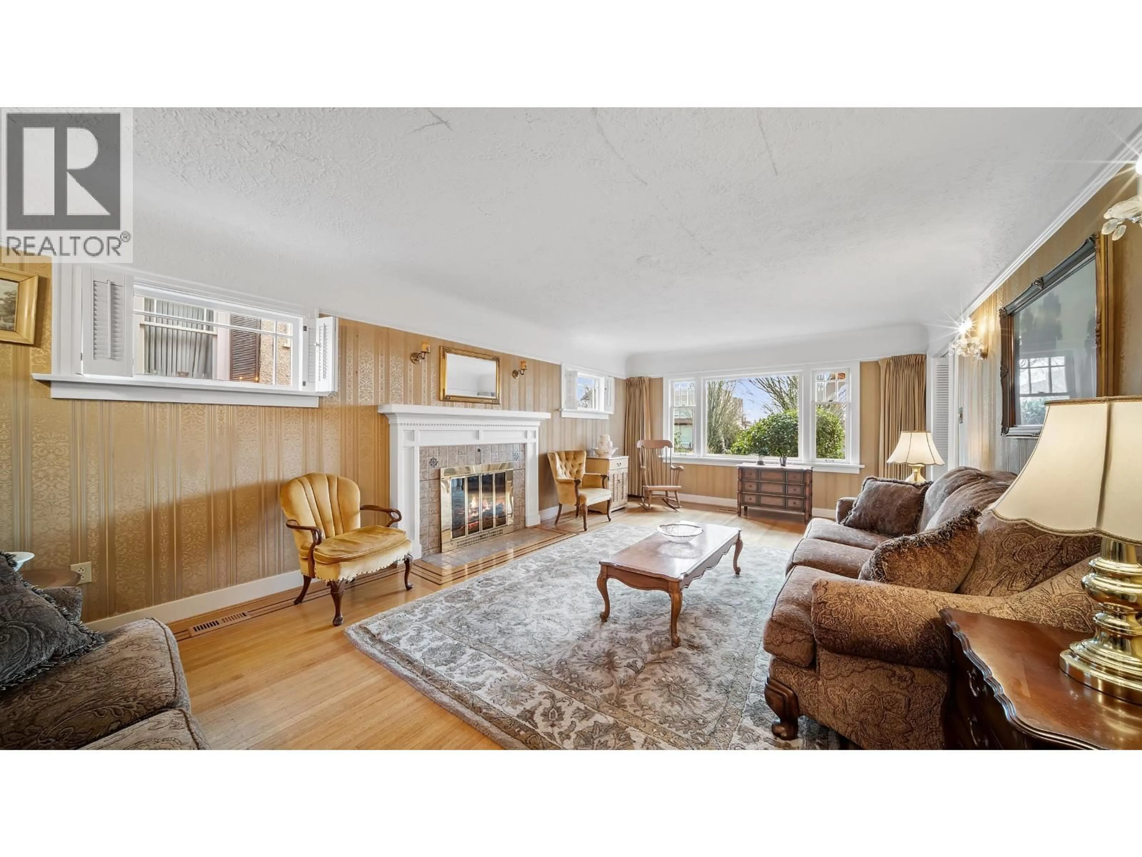 Living room with furniture, wood/laminate floor for 3537 31ST AVENUE, Vancouver British Columbia V6S1X8