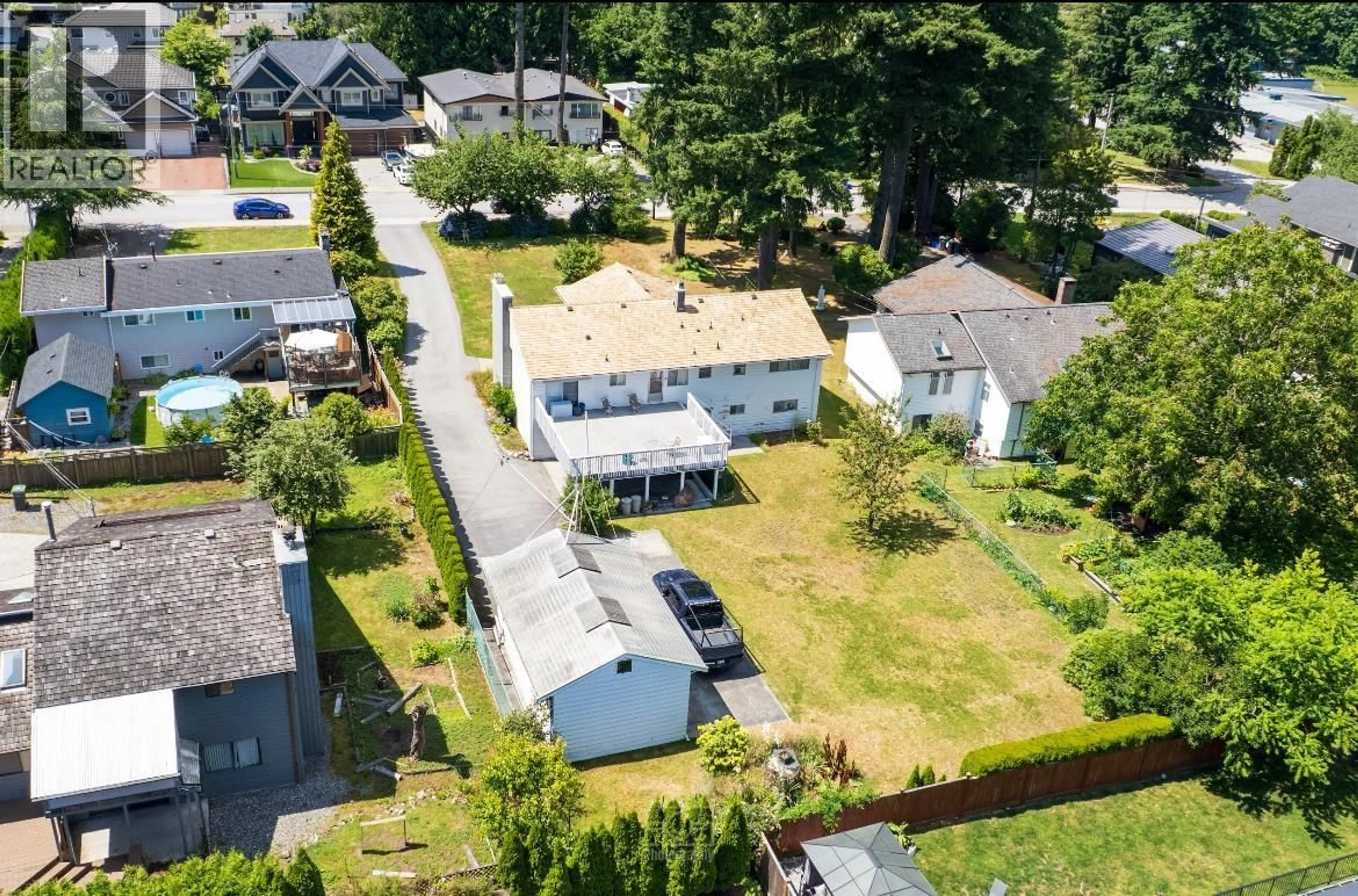 A pic from outside/outdoor area/front of a property/back of a property/a pic from drone, street for 945 LILLIAN STREET, Coquitlam British Columbia V3J5C6