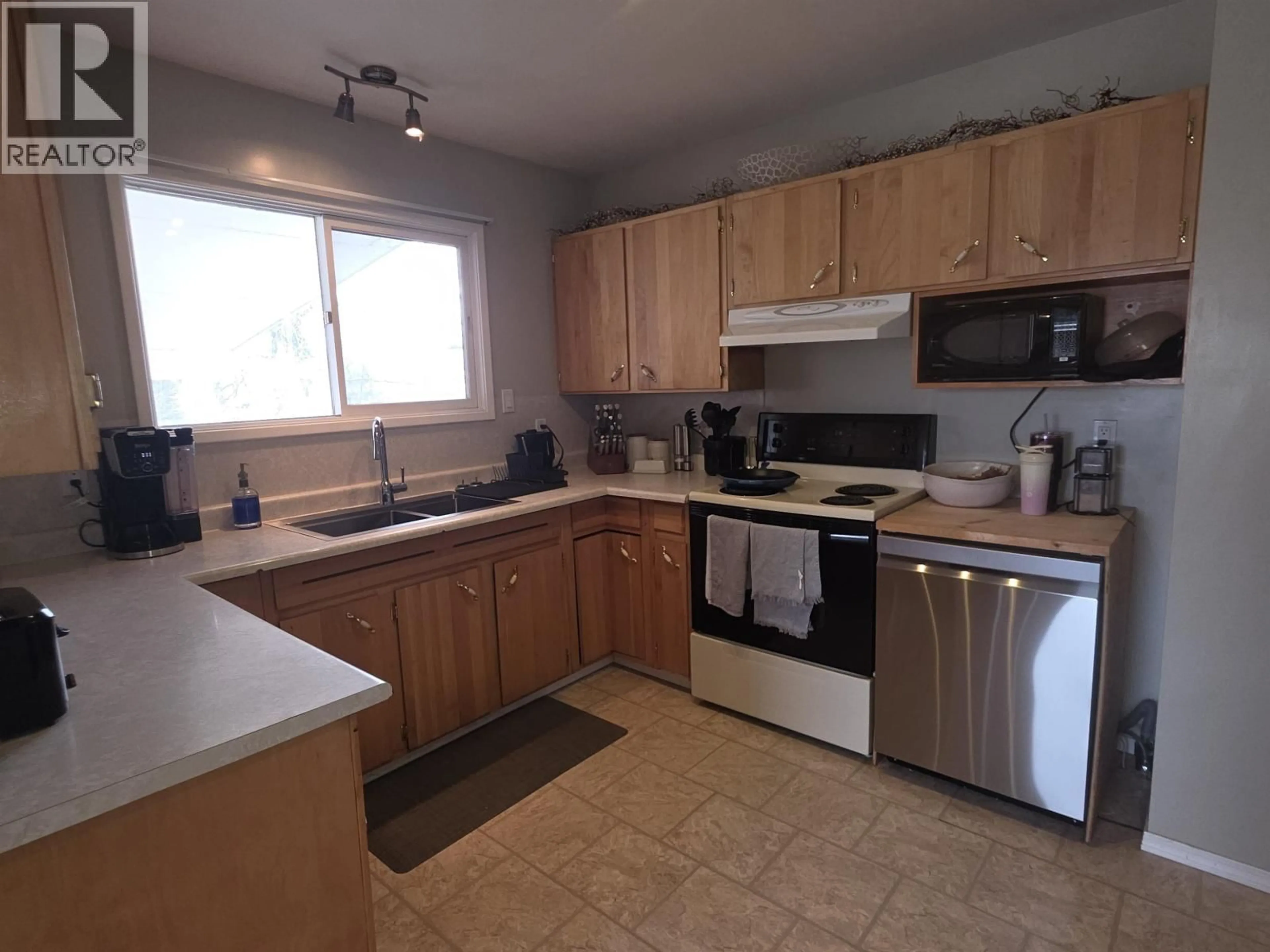 Standard kitchen, unknown for 533 TALUK AVENUE, Fraser Lake British Columbia V0J1S0