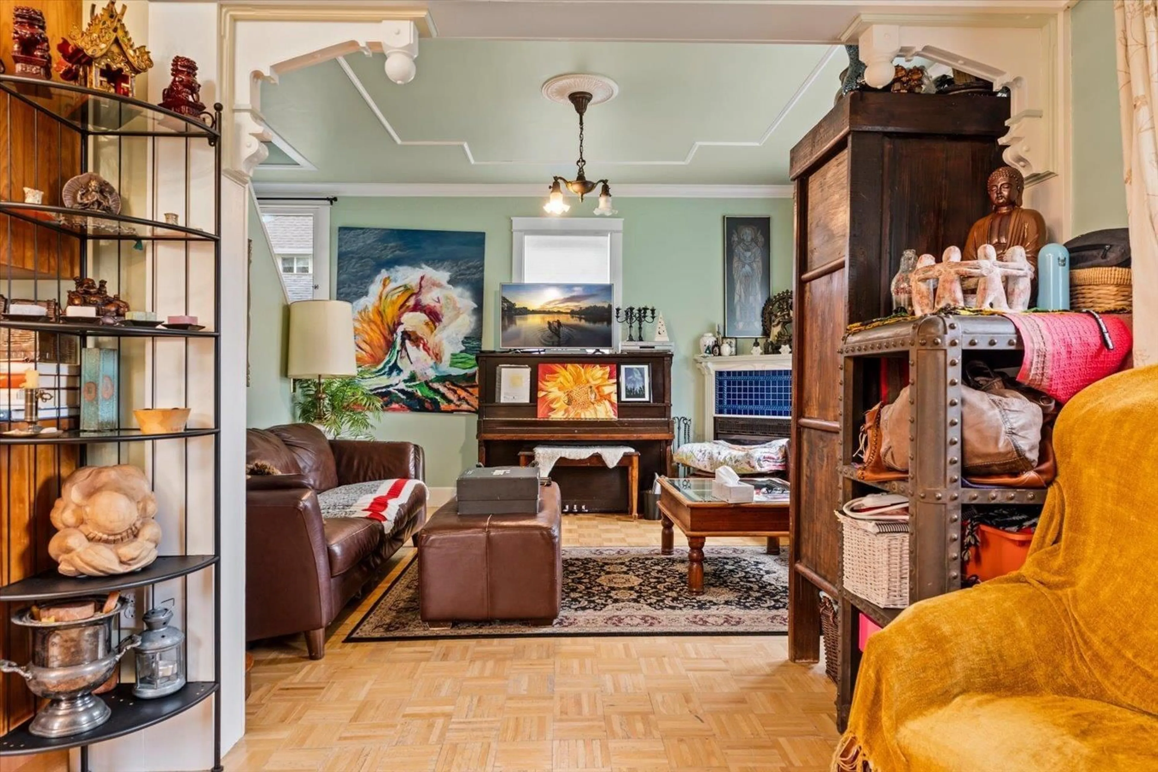 Living room with furniture, ceramic/tile floor for 4358 WRIGHT STREET, Abbotsford British Columbia V2S7Y8