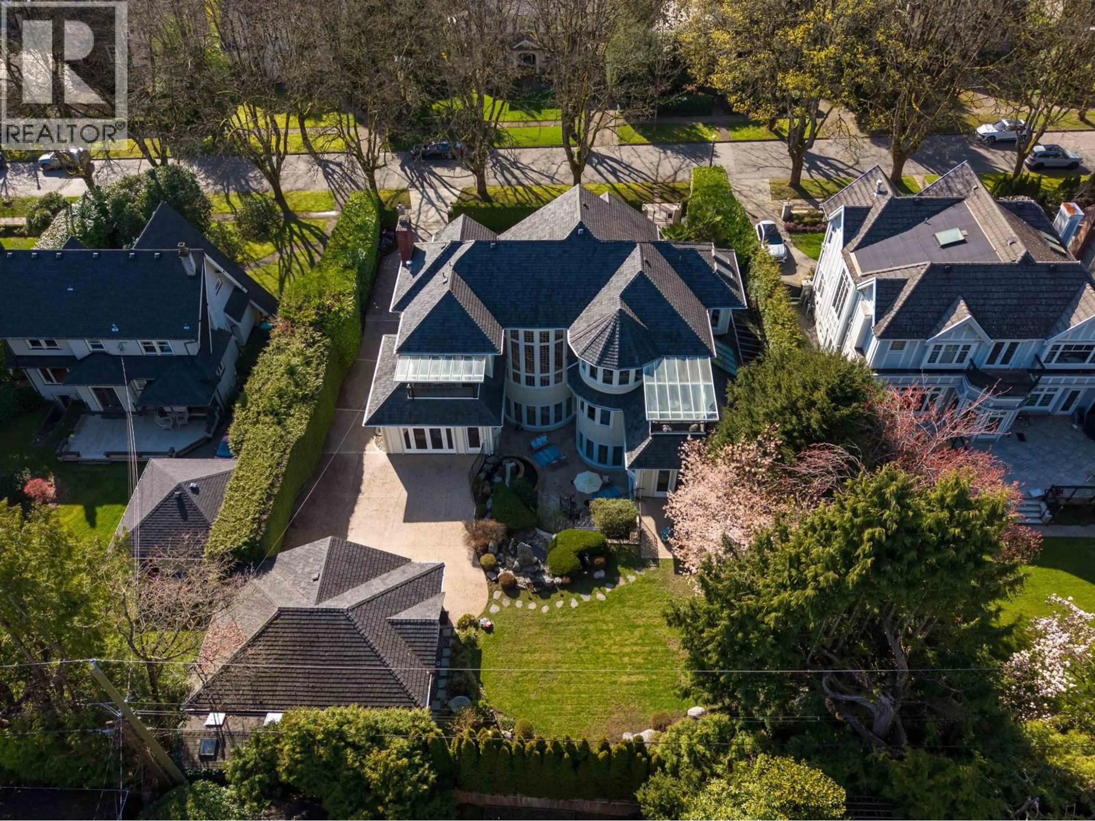 A pic from outside/outdoor area/front of a property/back of a property/a pic from drone, street for 6388 WILTSHIRE STREET, Vancouver British Columbia V6M3M4