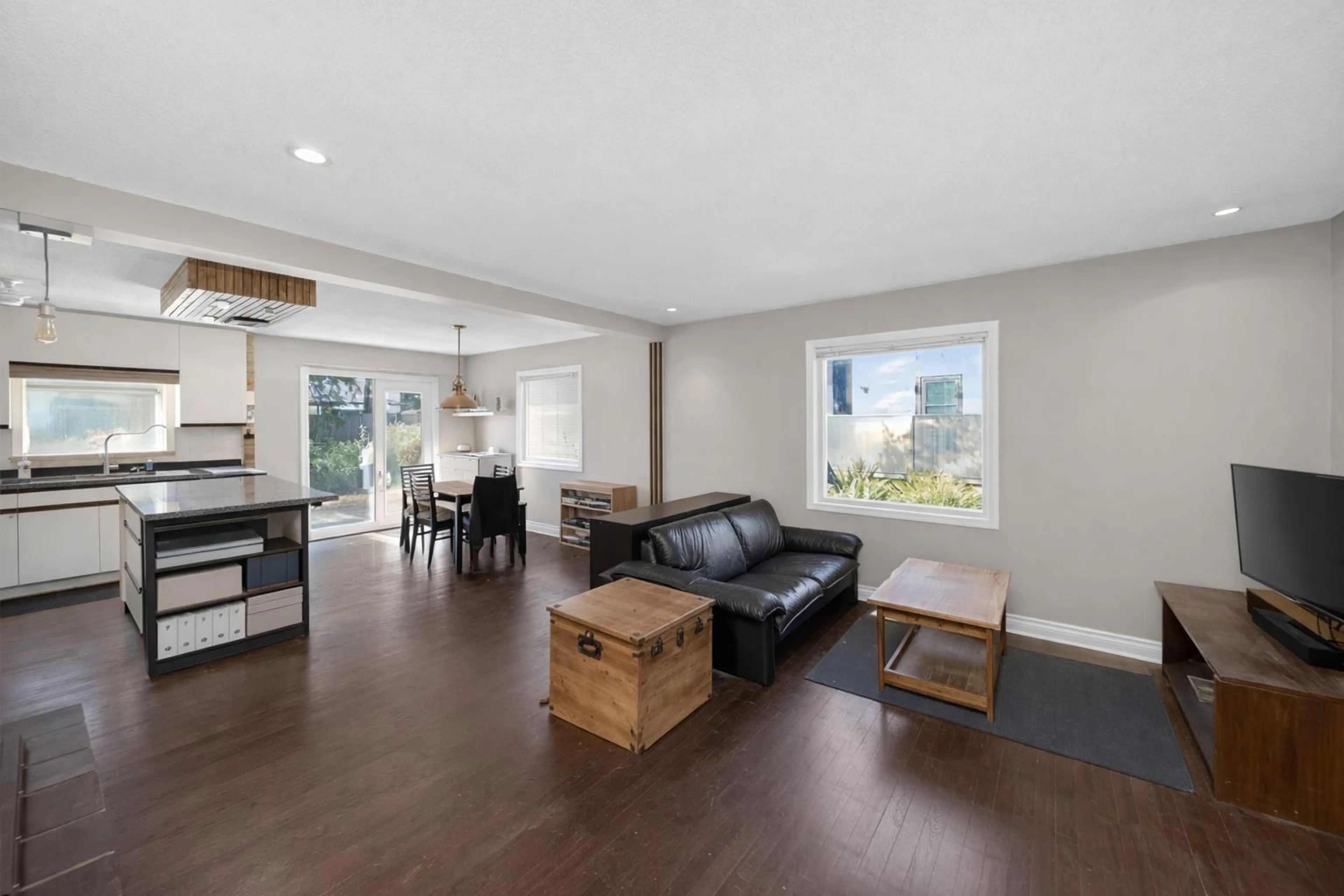 Living room with furniture, wood/laminate floor for 12564 25 AVENUE, Surrey British Columbia V4A2K3