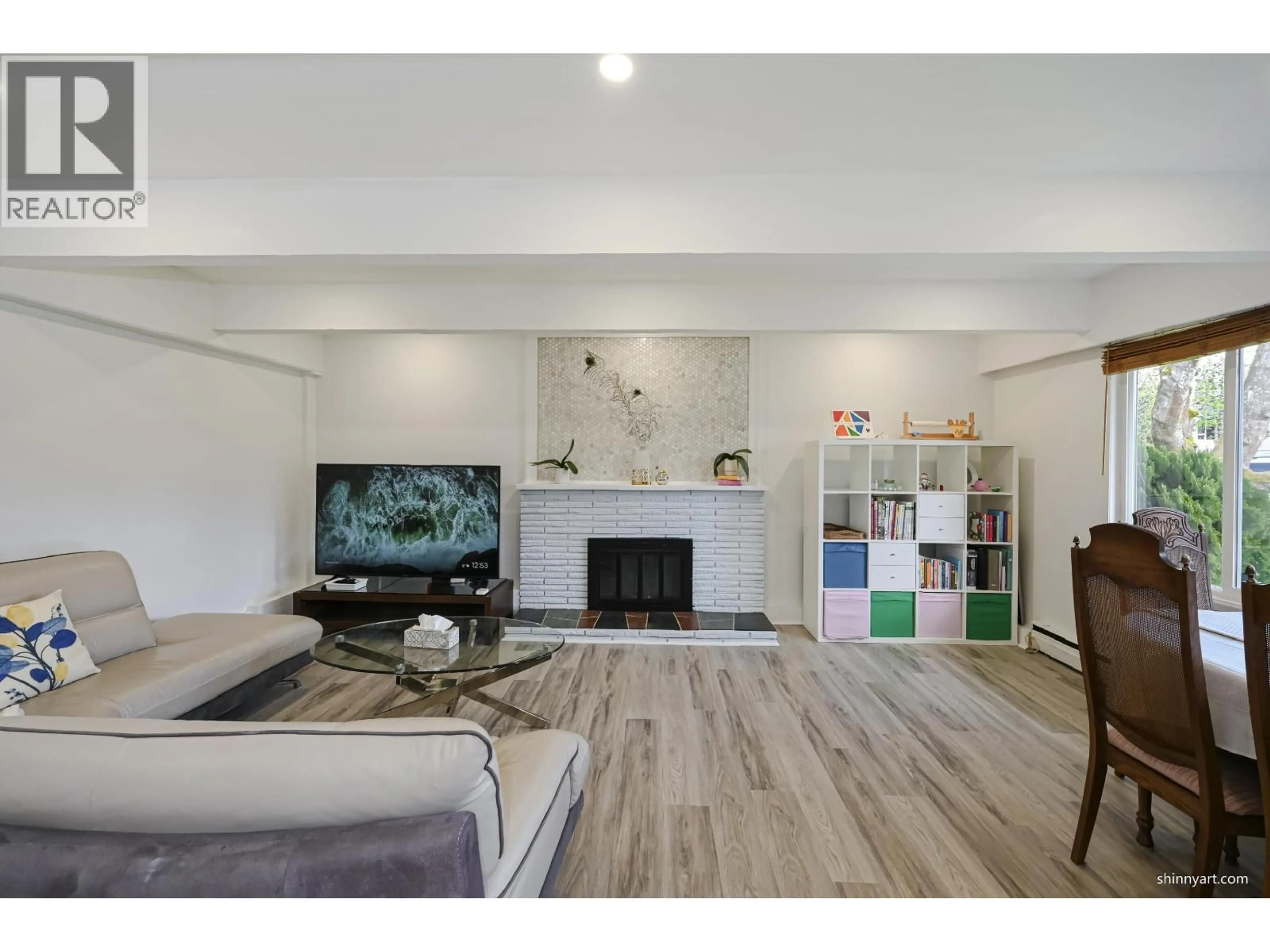 Living room with furniture, wood/laminate floor for 10431 SEACOTE ROAD, Richmond British Columbia V7A4B4