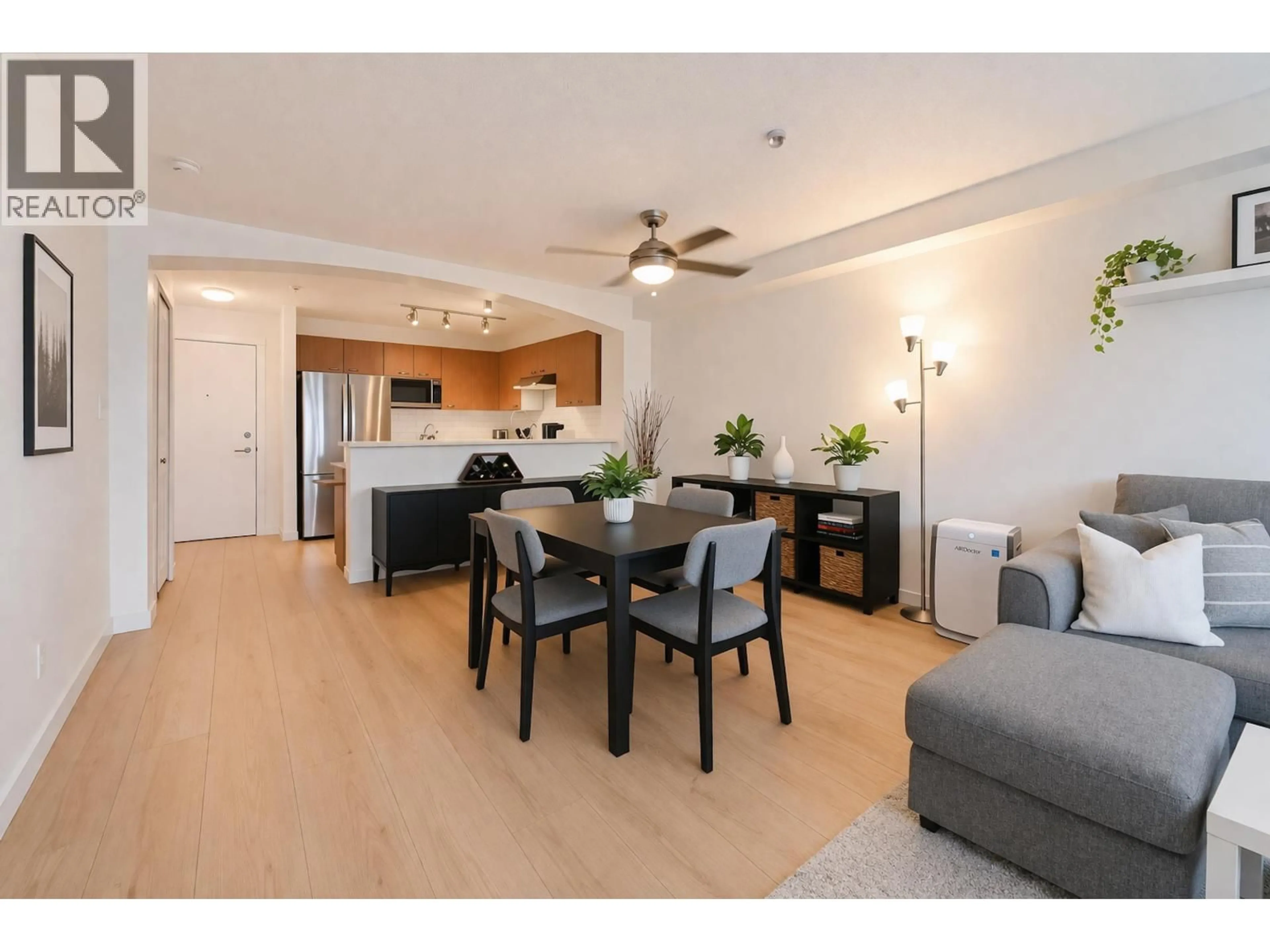 Open concept kitchen, wood/laminate floor for 208 - 2958 SILVER SPRINGS BOULEVARD, Coquitlam British Columbia V3E3R9
