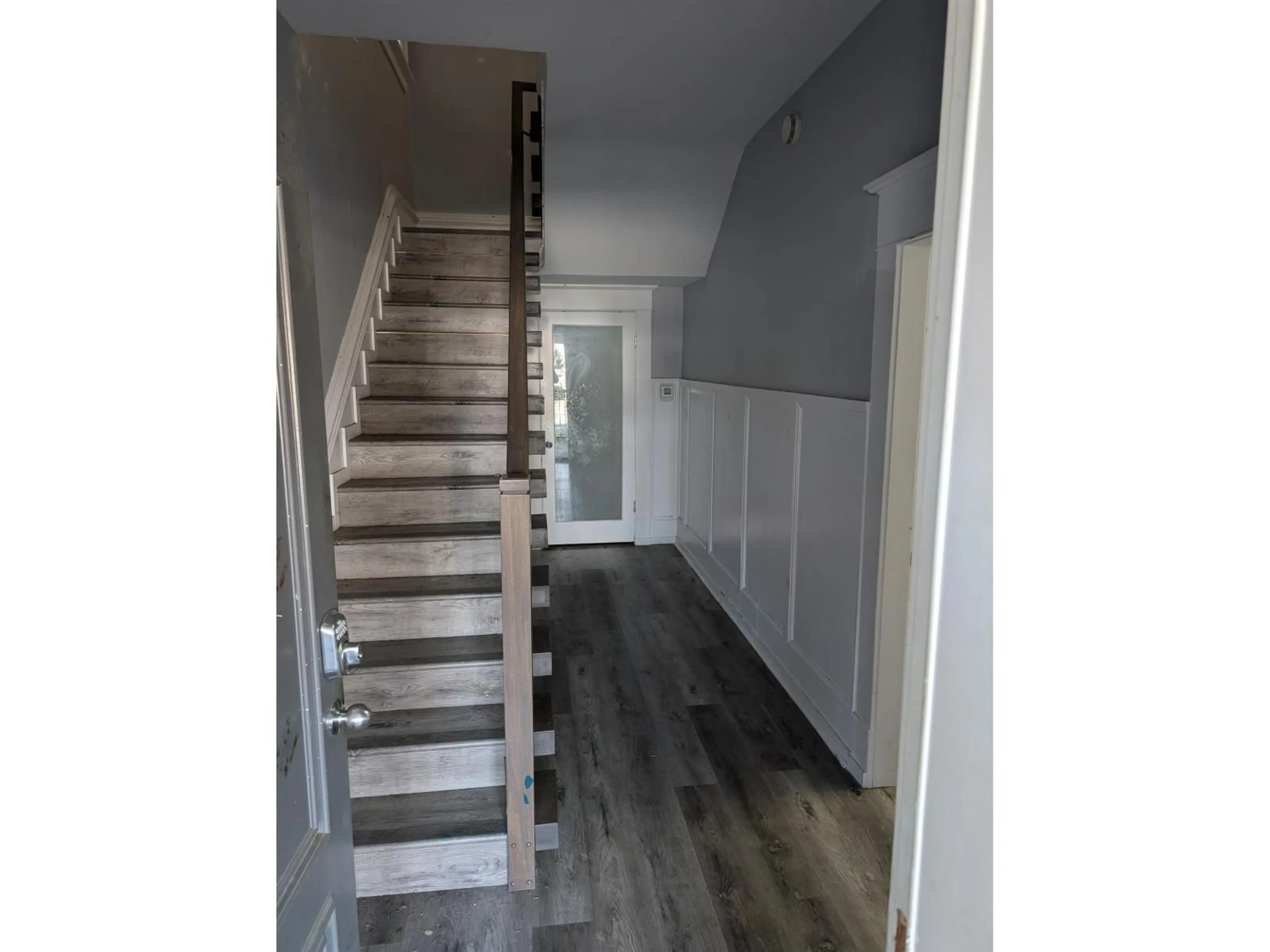 Stairs for 45360 HODGINS AVENUE, Chilliwack British Columbia V2P1P5