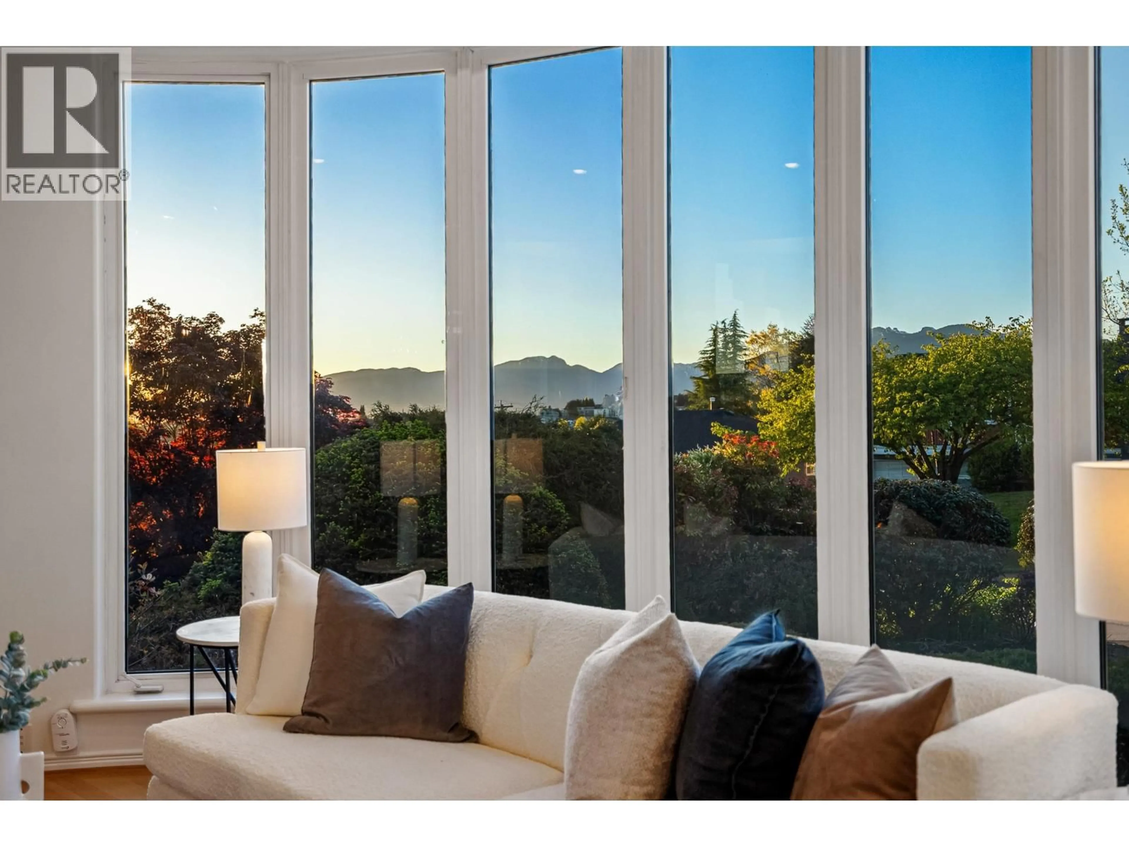 Unknown for 5770 CHARLES STREET, Burnaby British Columbia V5B2G4