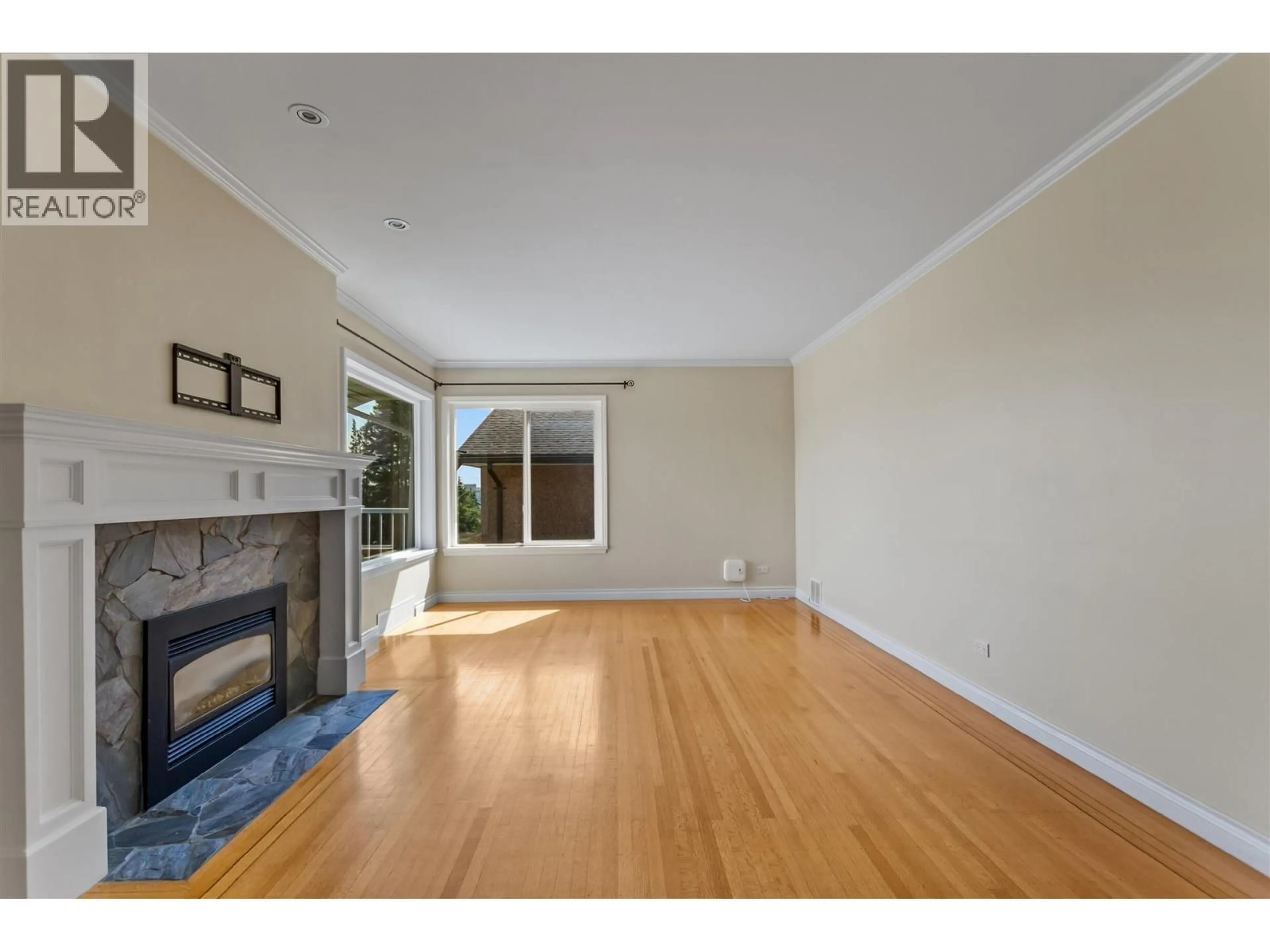 A pic of a room for 832 SURREY STREET, New Westminster British Columbia V3L4W2