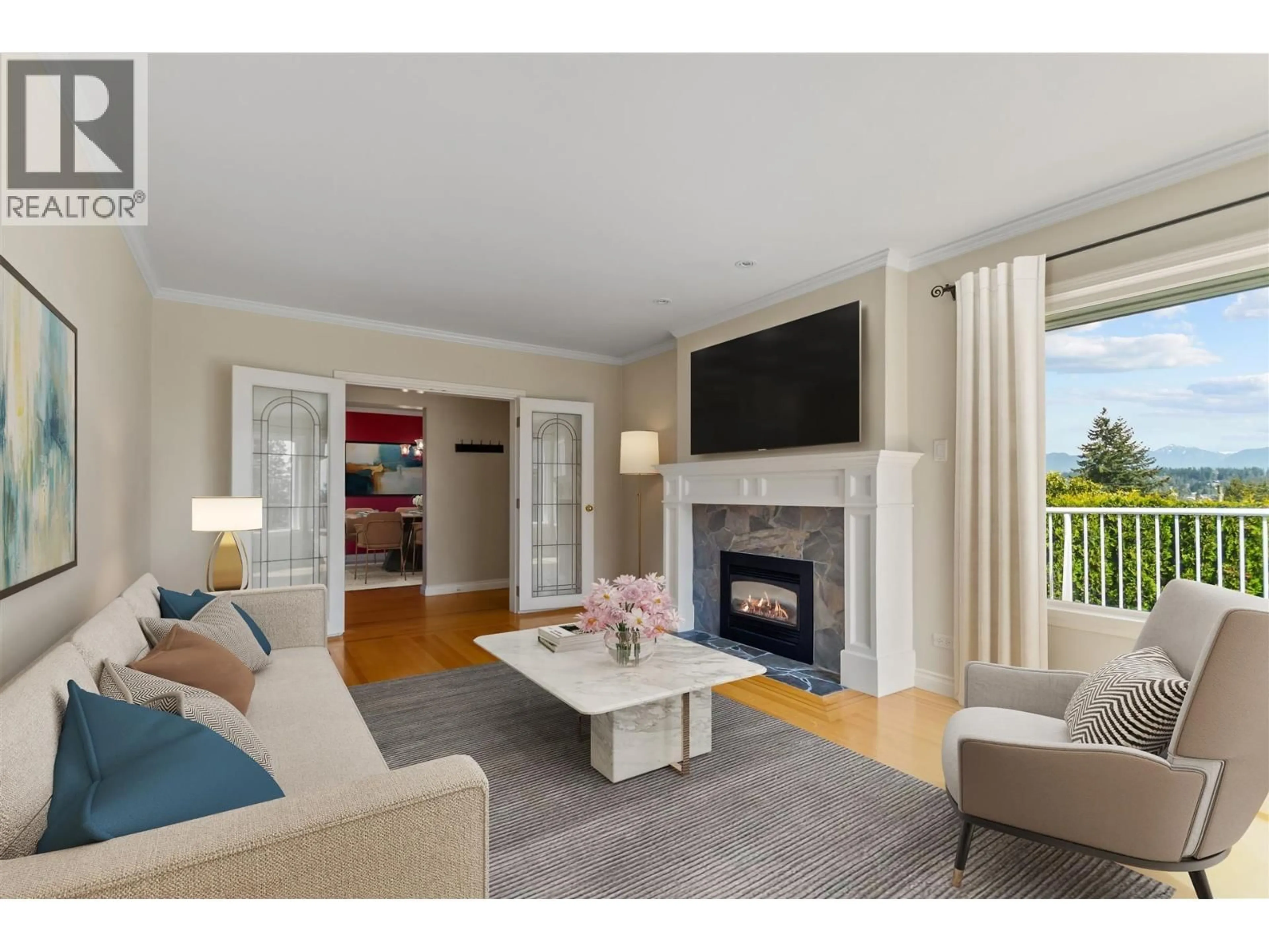 Living room with furniture, wood/laminate floor for 832 SURREY STREET, New Westminster British Columbia V3L4W2