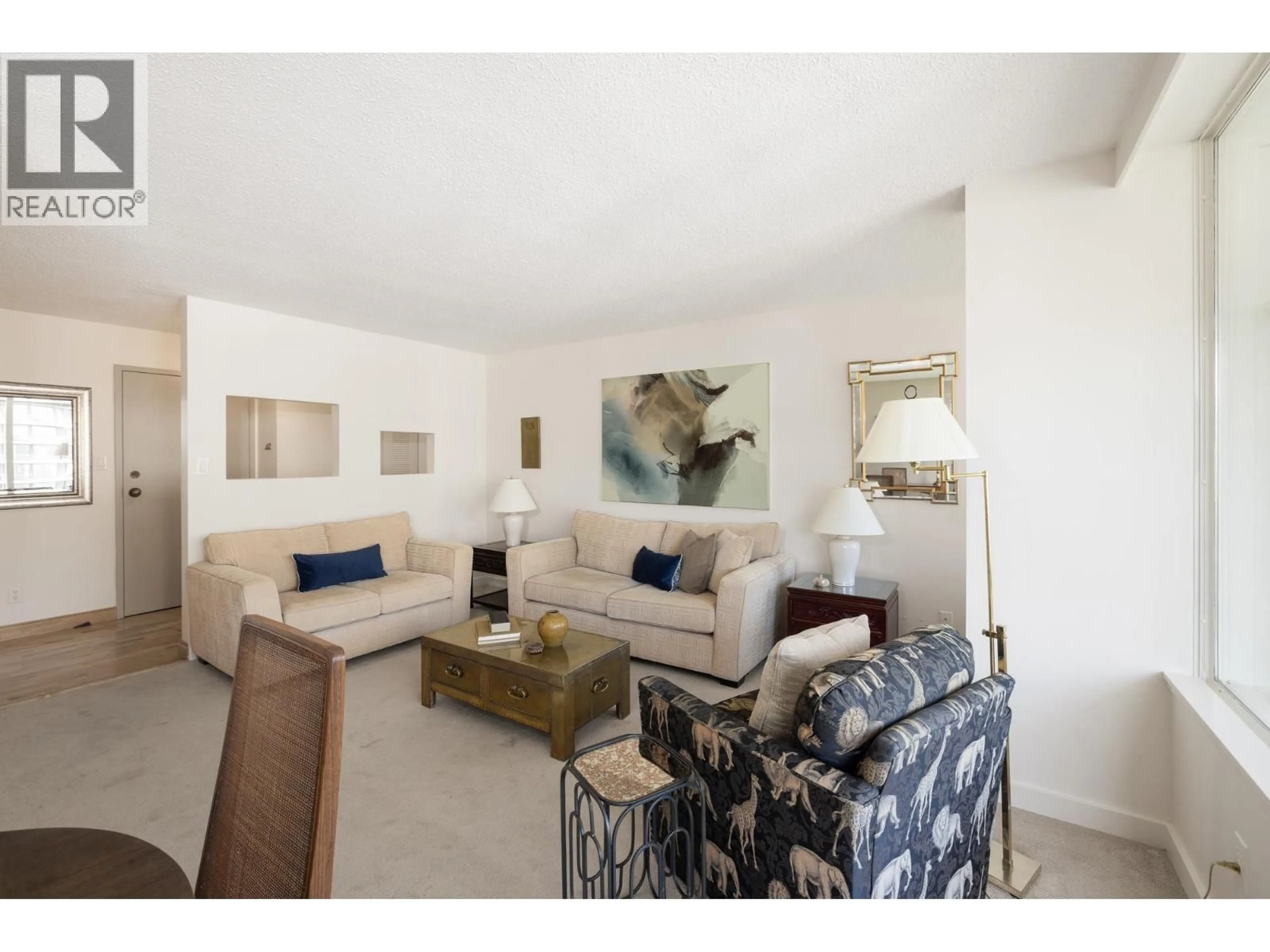 Living room with furniture, unknown for 903 - 1480 DUCHESS AVENUE, West Vancouver British Columbia V7T1H8