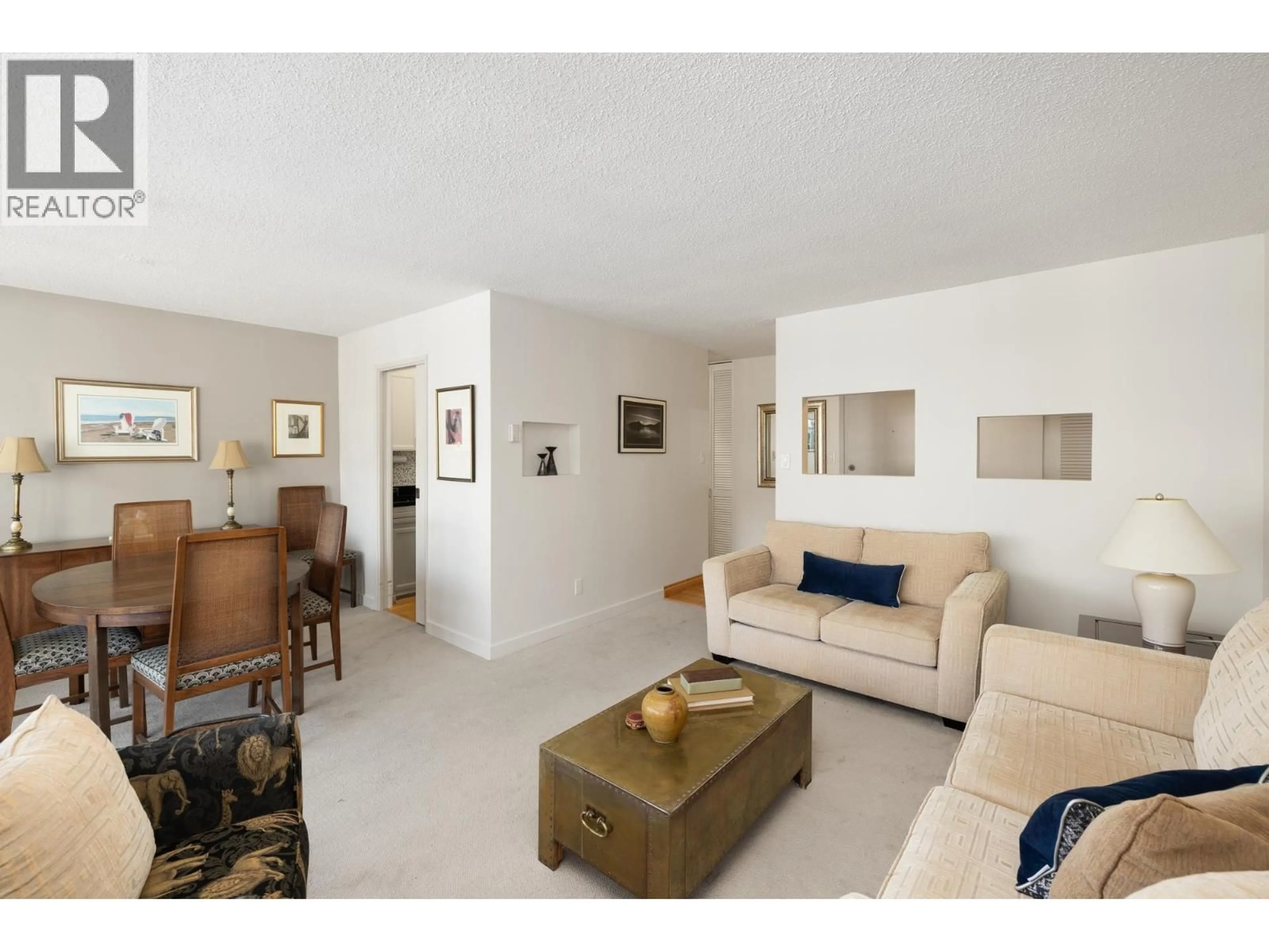 Living room with furniture, unknown for 903 - 1480 DUCHESS AVENUE, West Vancouver British Columbia V7T1H8