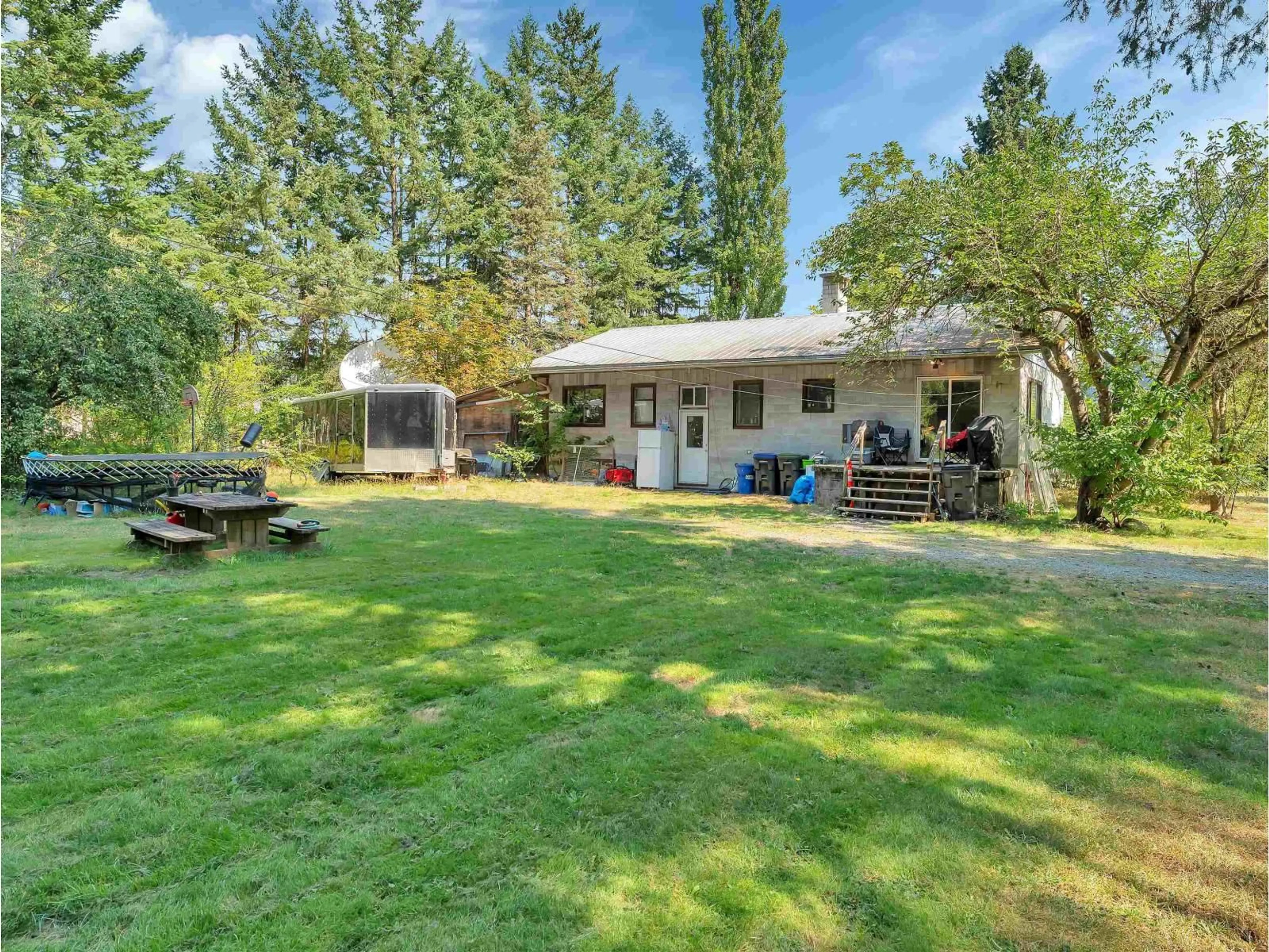 A pic from outside/outdoor area/front of a property/back of a property/a pic from drone, unknown for 20107 BEACON ROAD, Hope British Columbia V0X1L0