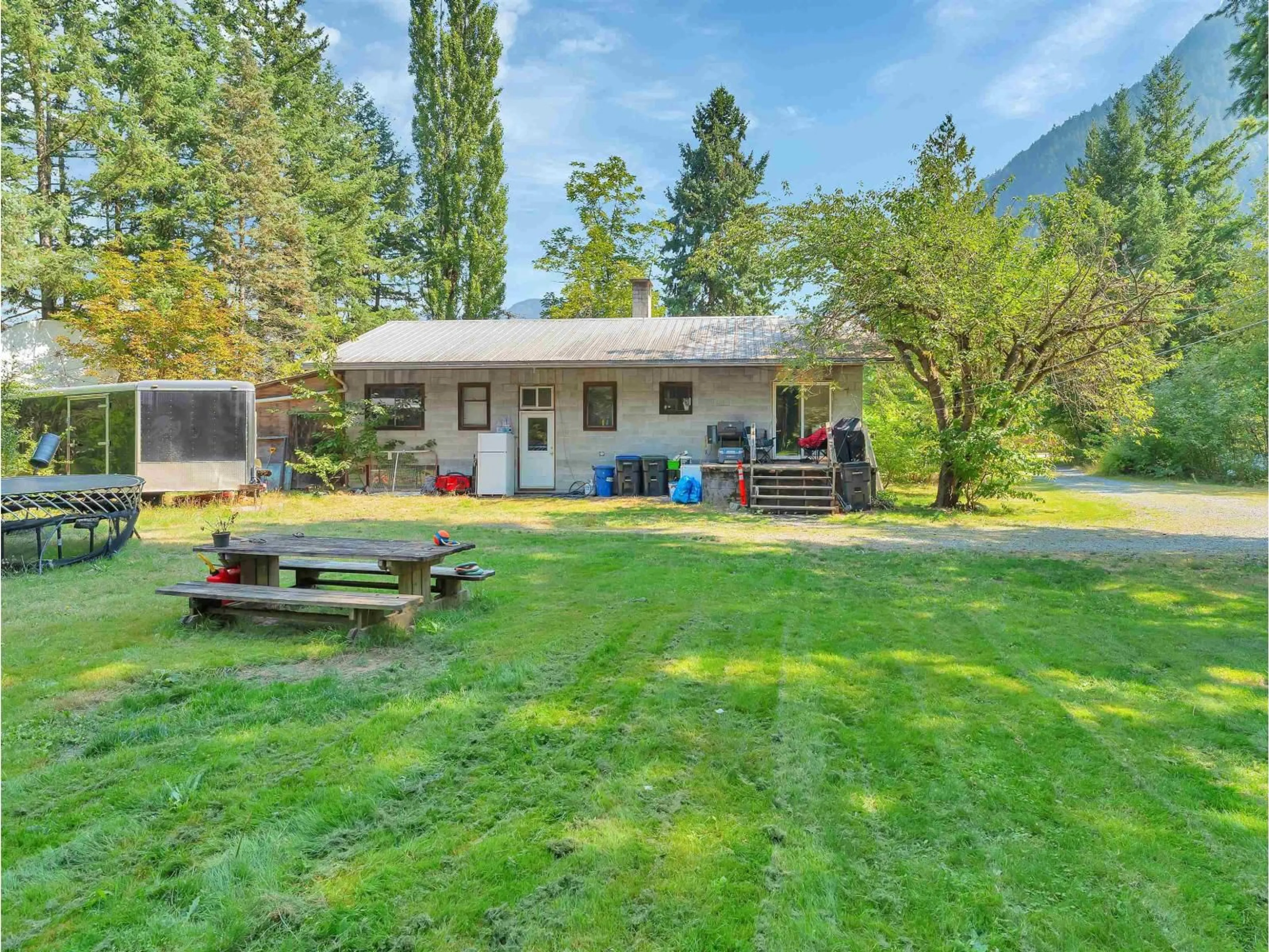 A pic from outside/outdoor area/front of a property/back of a property/a pic from drone, mountain view for 20107 BEACON ROAD, Hope British Columbia V0X1L0