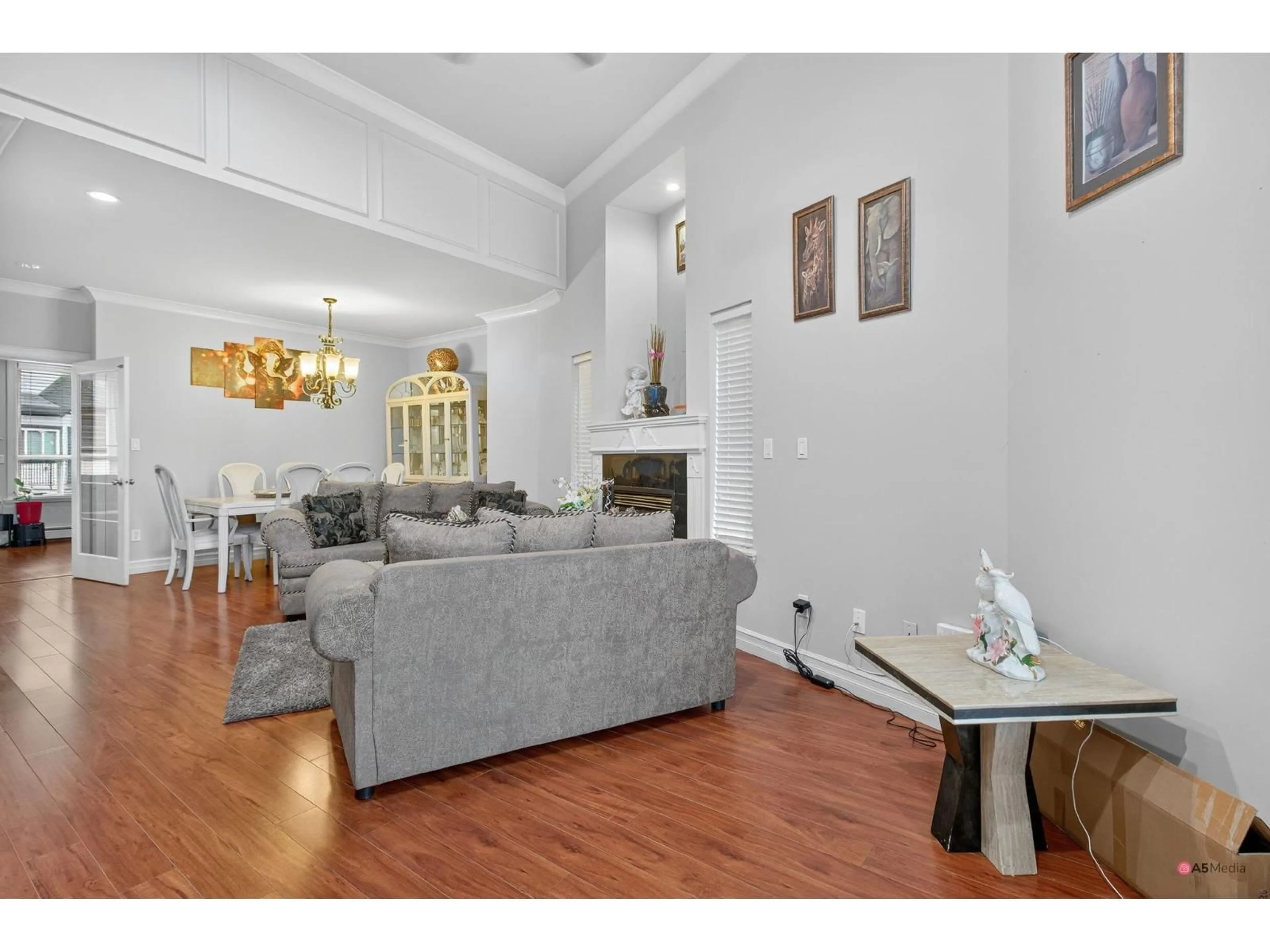 Living room with furniture, unknown for 6418 137A STREET, Surrey British Columbia V3W1S6