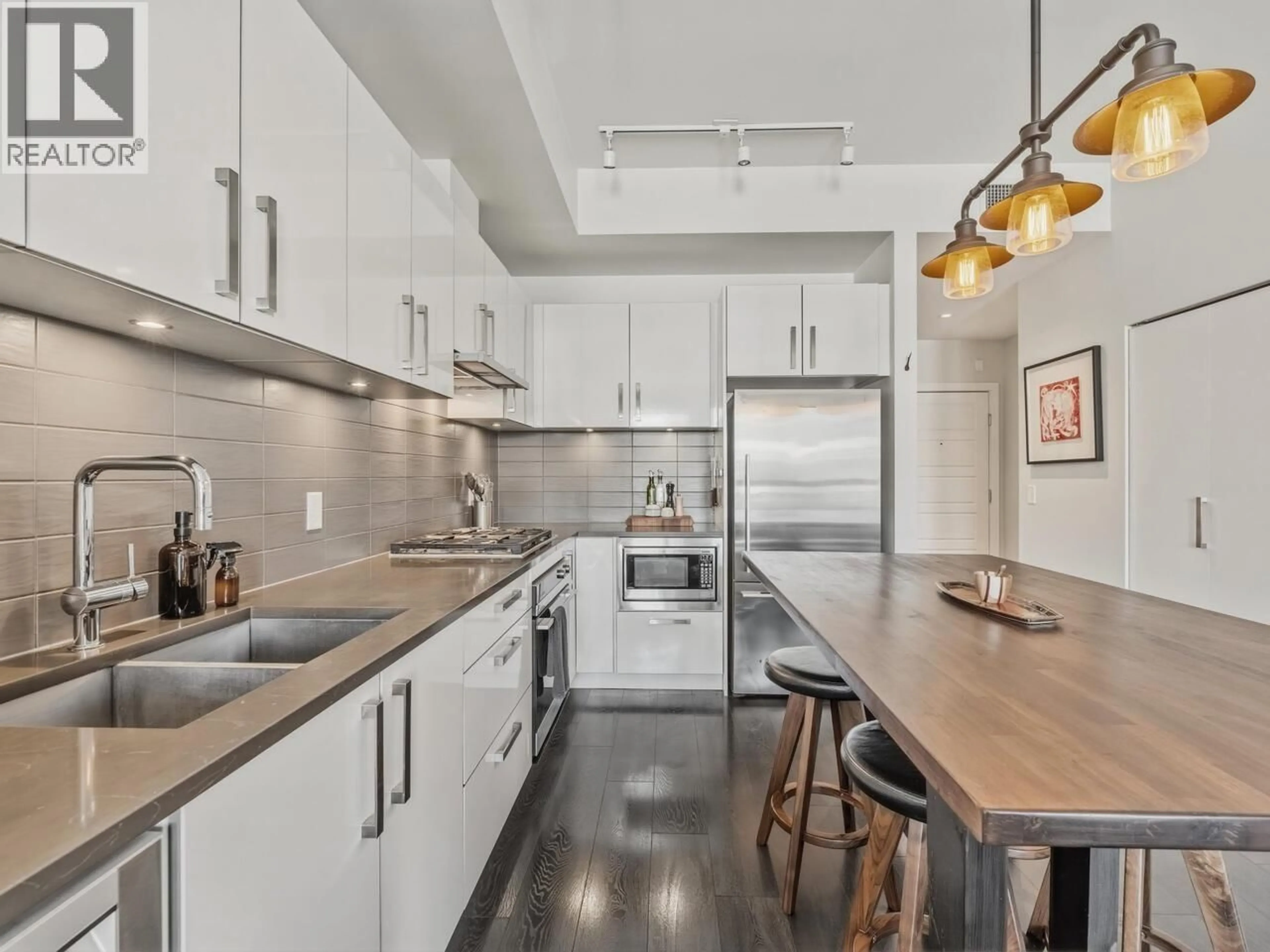 Contemporary kitchen, unknown for 408 - 105 2ND STREET, North Vancouver British Columbia V7M0E3