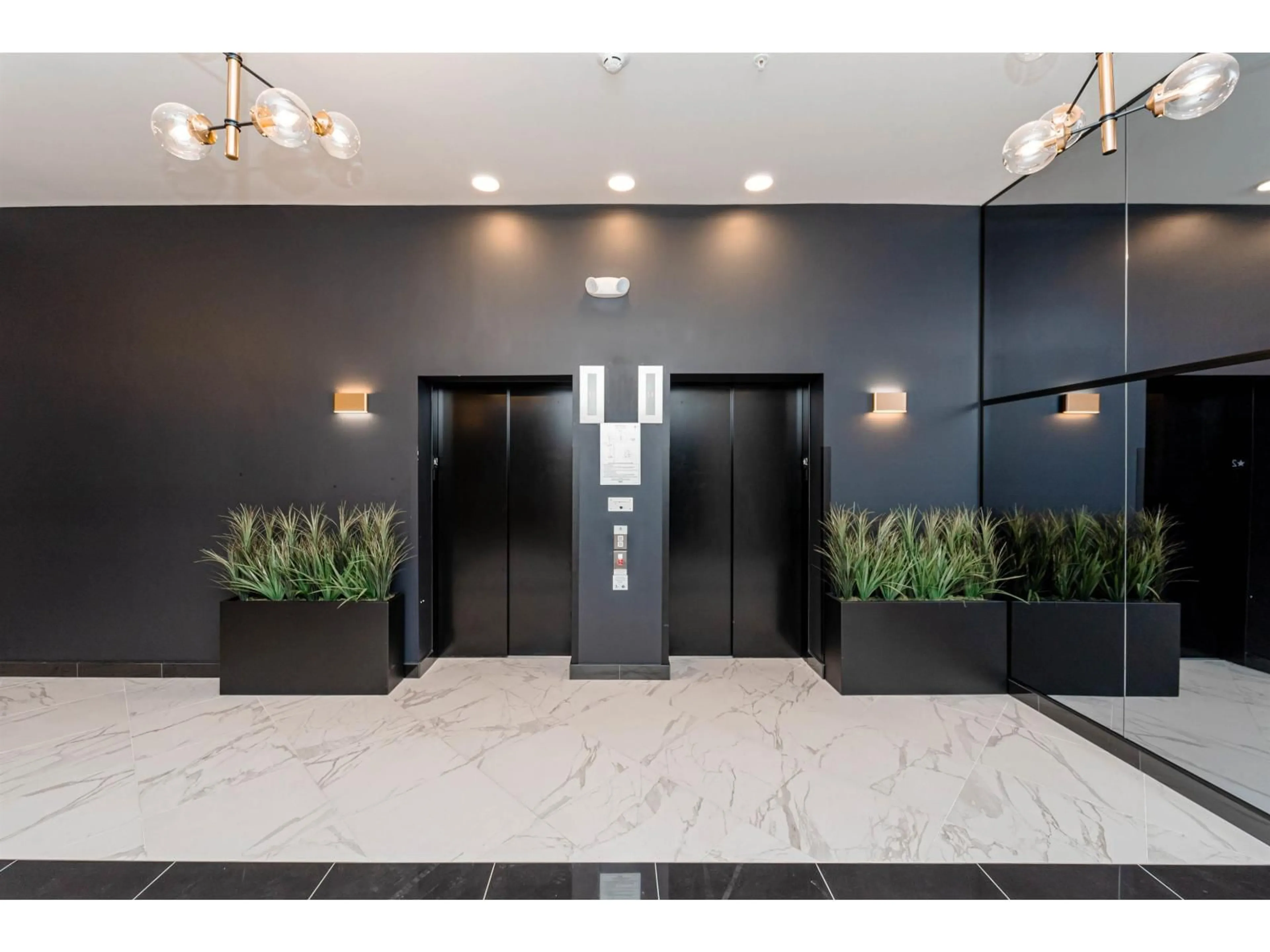 Indoor foyer for 519 - 19885 76 AVENUE, Langley British Columbia V2Y4M5