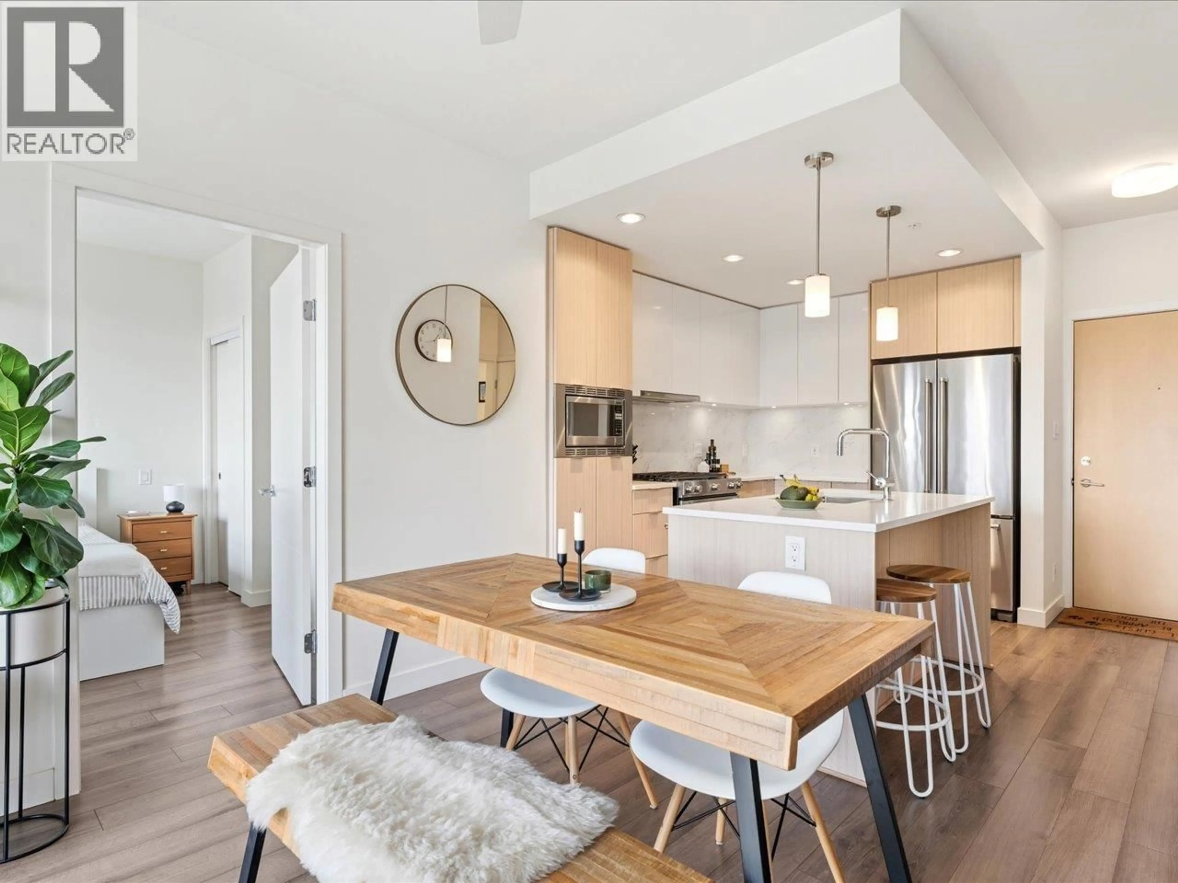 Open concept kitchen, wood/laminate floor for 307 - 2188 MADISON AVENUE, Burnaby British Columbia V5C0J8