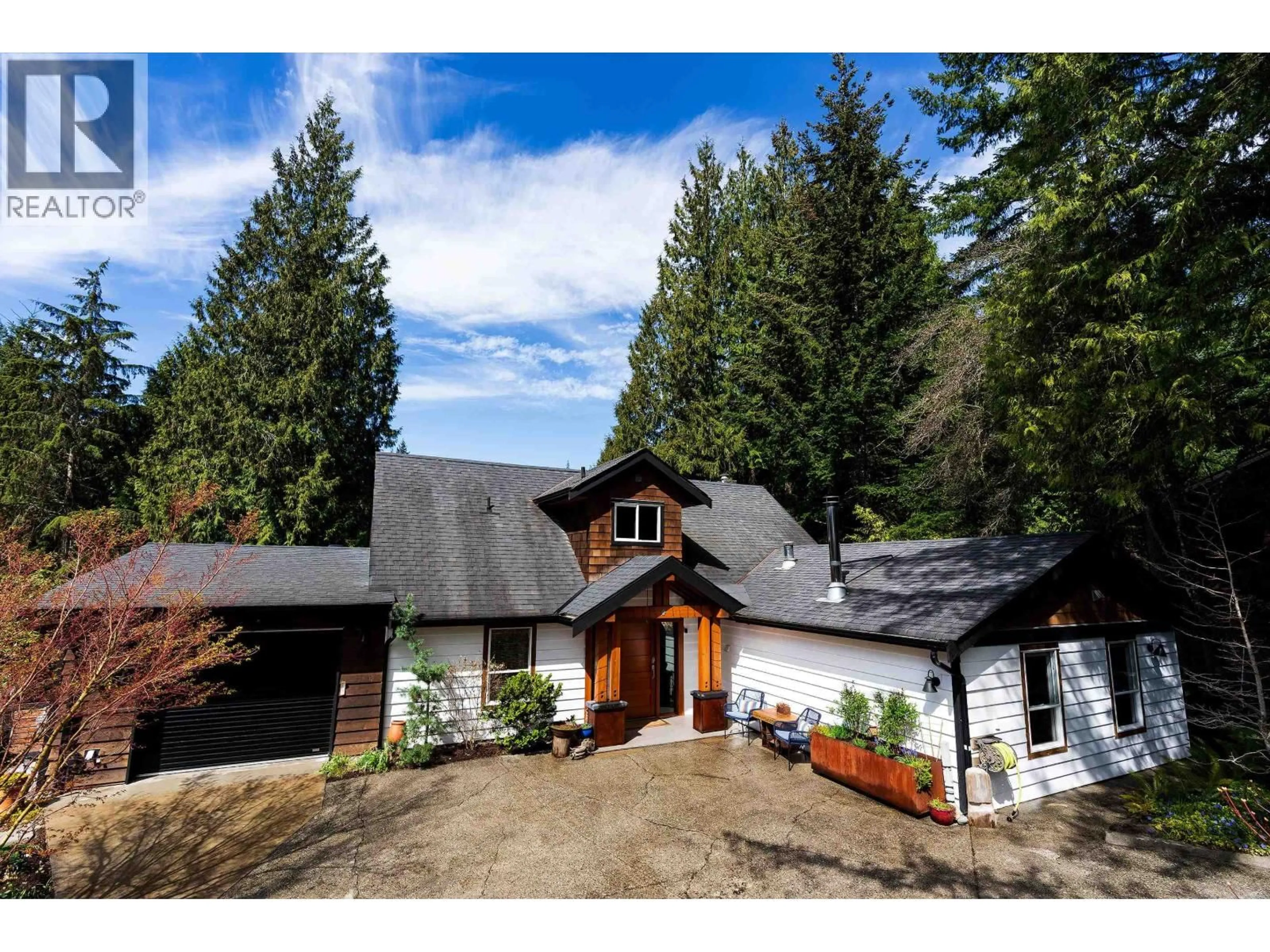 A pic from outside/outdoor area/front of a property/back of a property/a pic from drone, mountain view for 40495 HIGHLANDS WAY, Squamish British Columbia V0N1T0