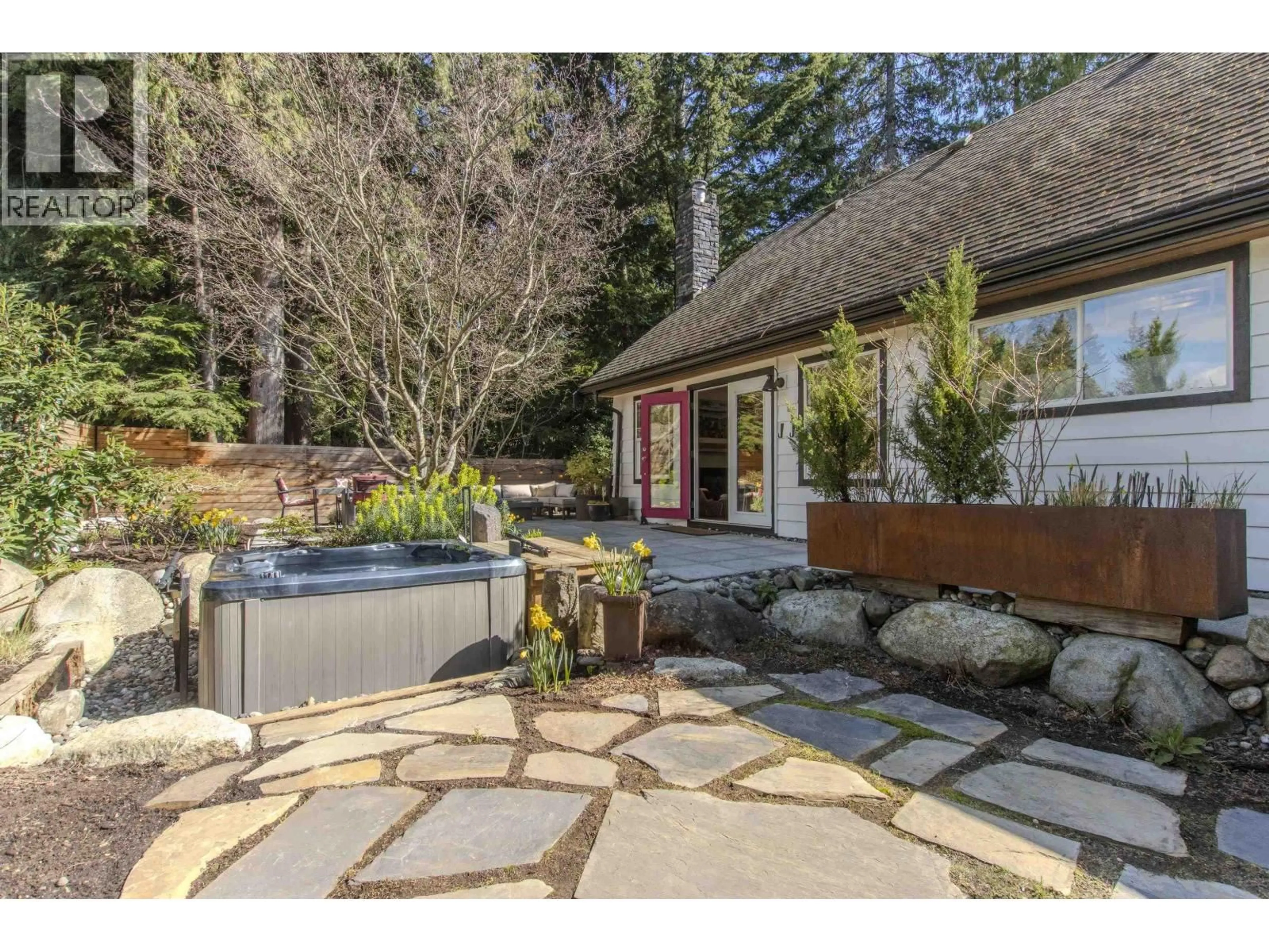Patio, unknown for 40495 HIGHLANDS WAY, Squamish British Columbia V0N1T0