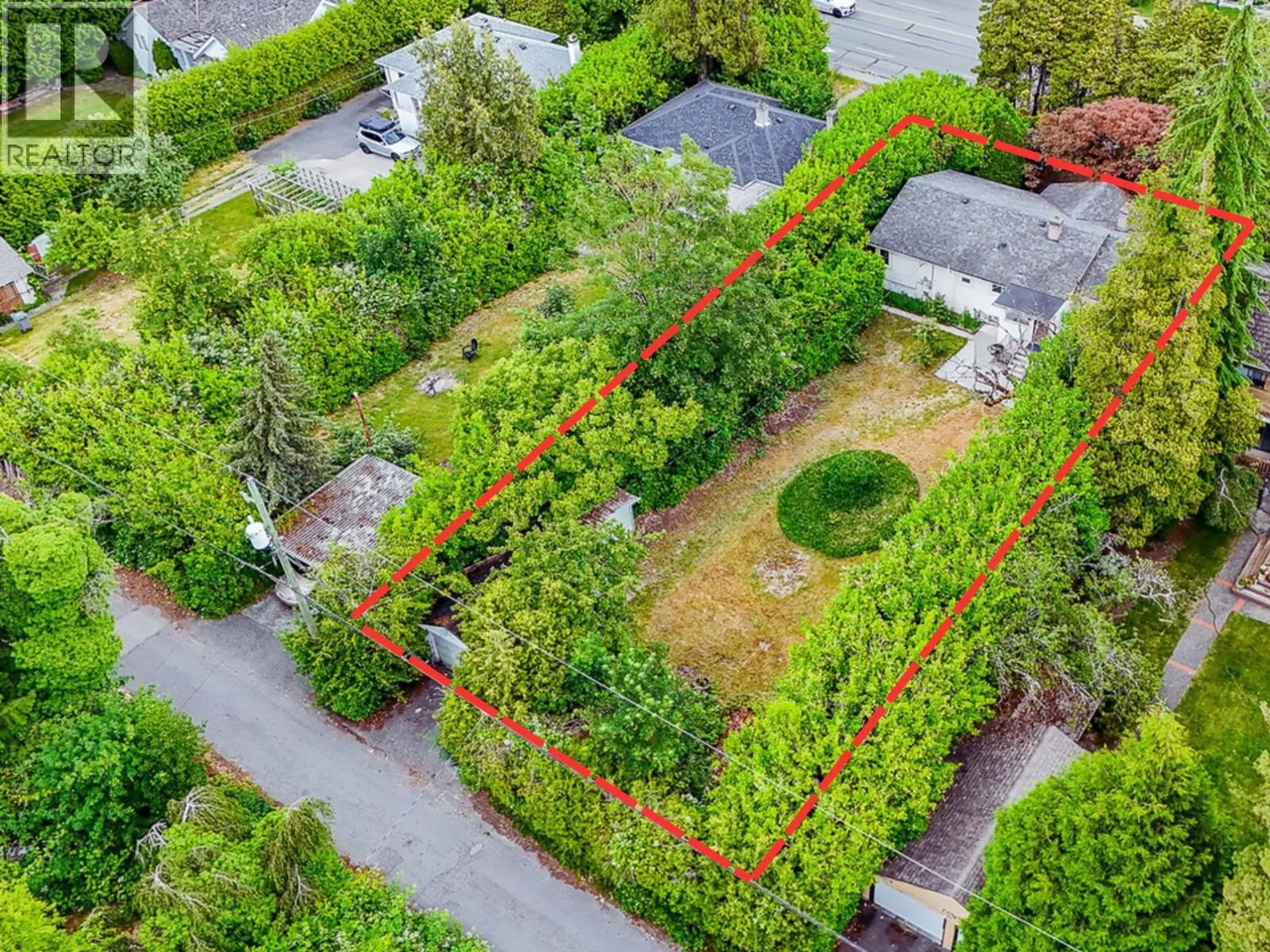 A pic from outside/outdoor area/front of a property/back of a property/a pic from drone, street for 6689 GRANVILLE STREET, Vancouver British Columbia V6P4X1
