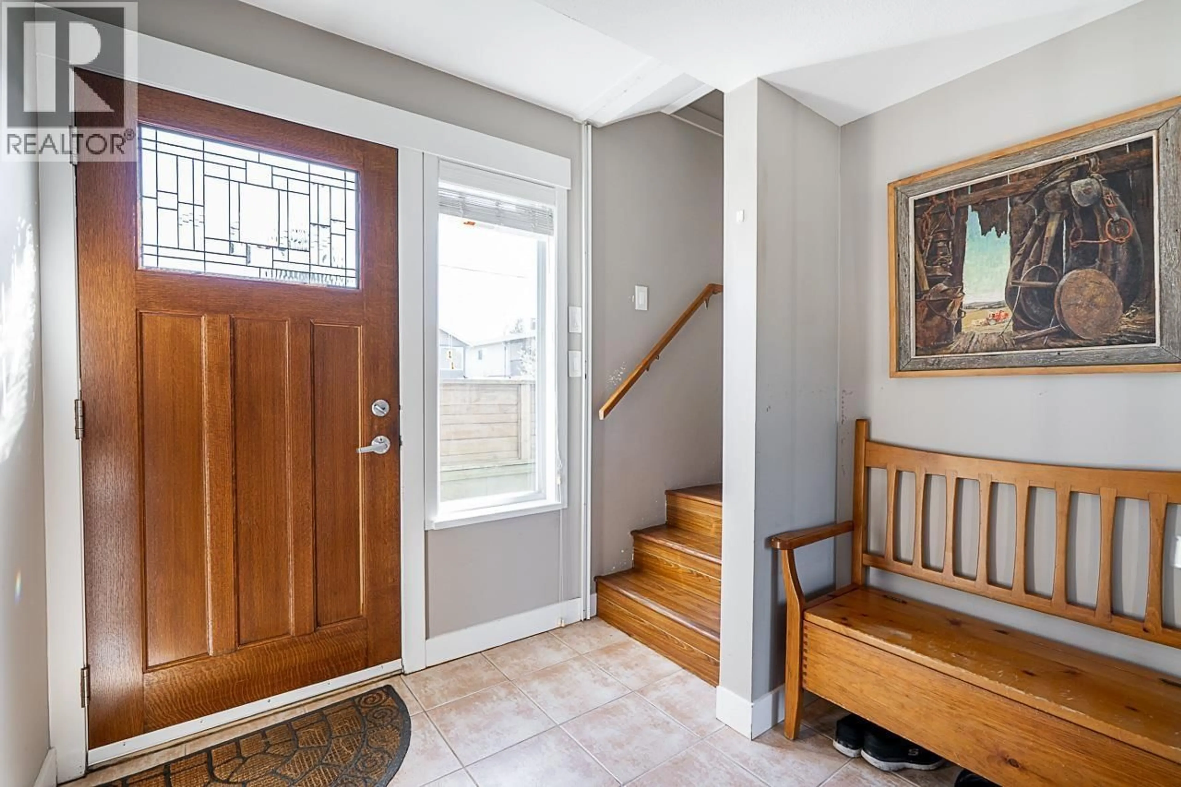 Indoor entryway for 6851 IMPERIAL STREET, Burnaby British Columbia V5E1N4