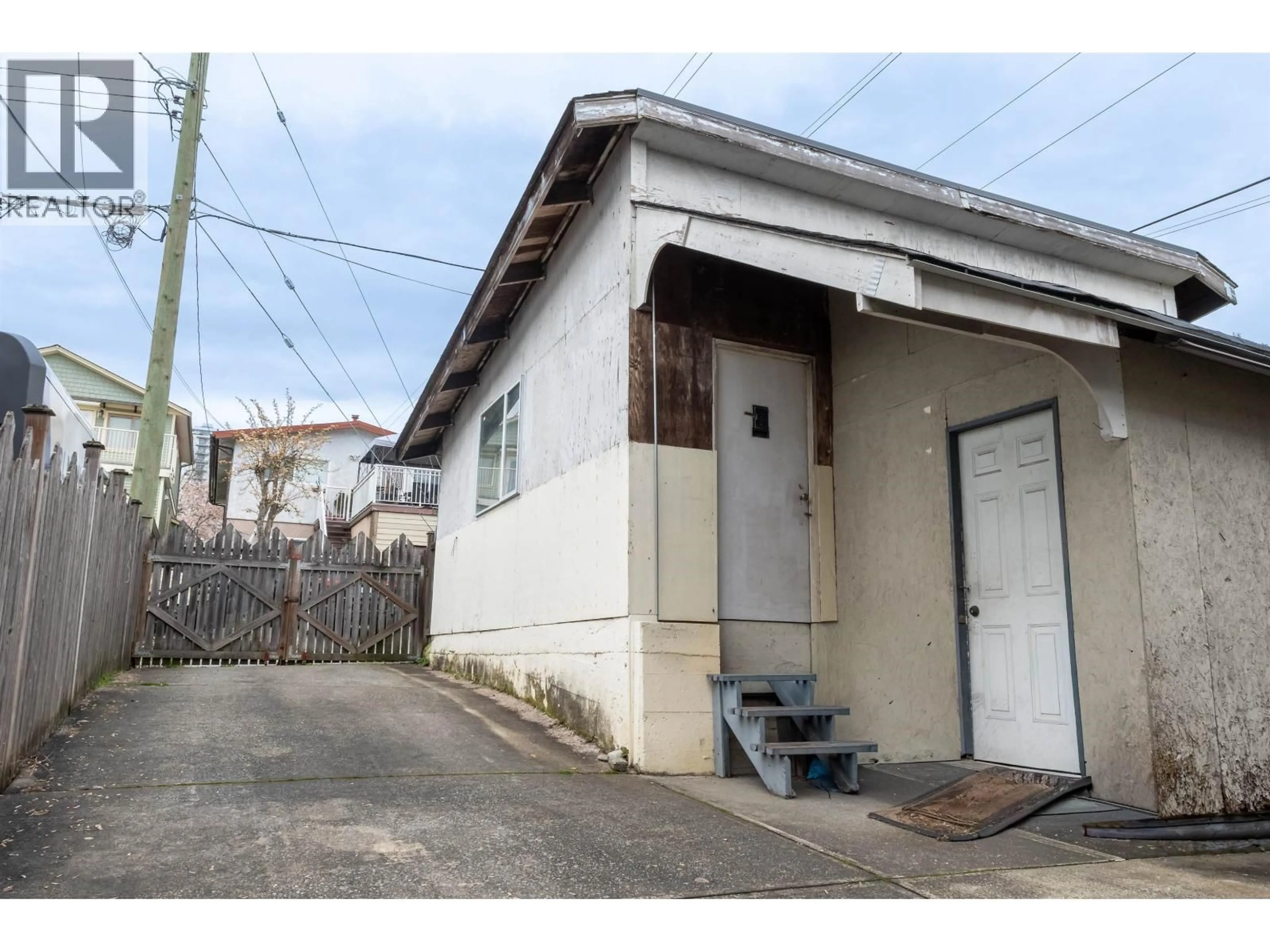 Unknown for 3681 ADANAC STREET, Vancouver British Columbia V5K2P7