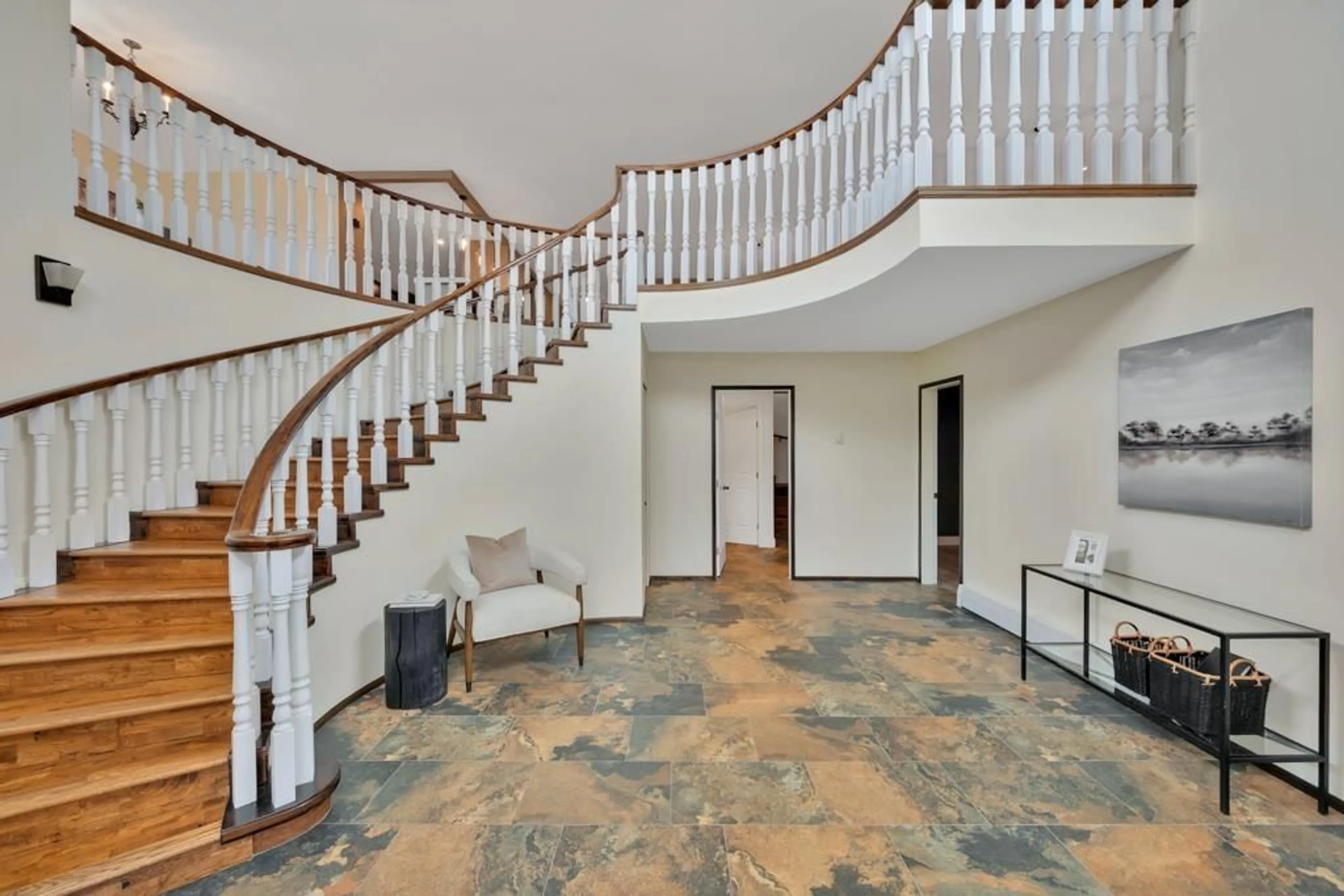 Indoor foyer for 15423 BUENA VISTA AVENUE, White Rock British Columbia V4B1Y9