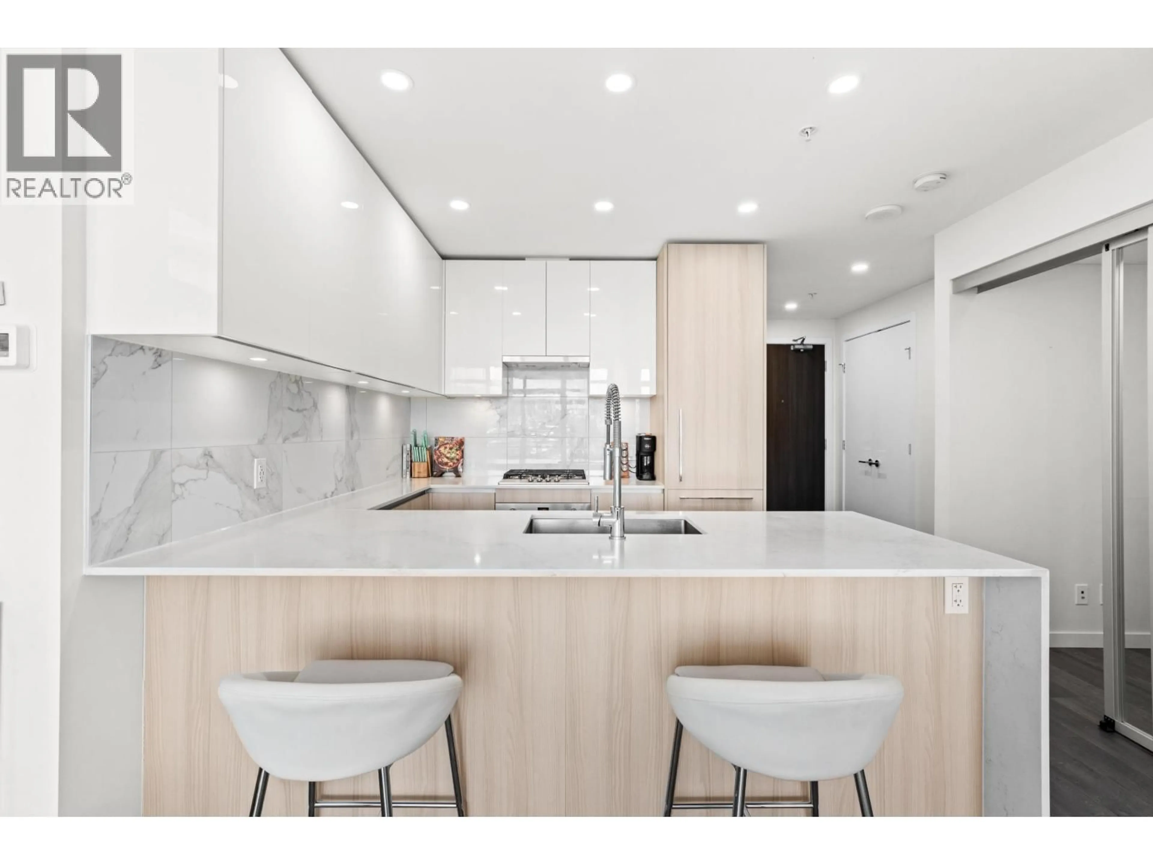 Contemporary kitchen, ceramic/tile floor for 1703 - 5311 GORING STREET, Burnaby British Columbia V5B0B5